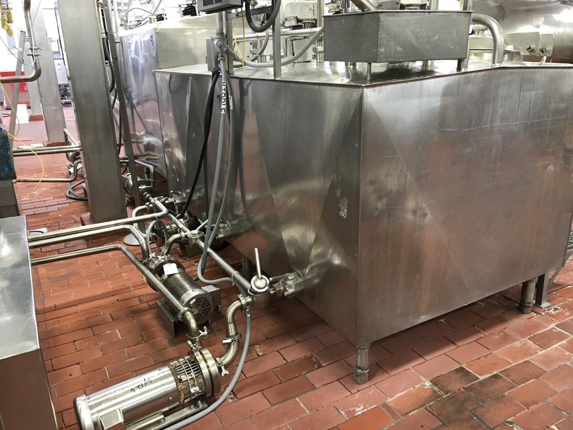 3-Compartment Flavor Tank, Stainless Steel Stand, 200 Gallon per Compartment, (2) | Rig Fee: $400 - Image 2 of 5