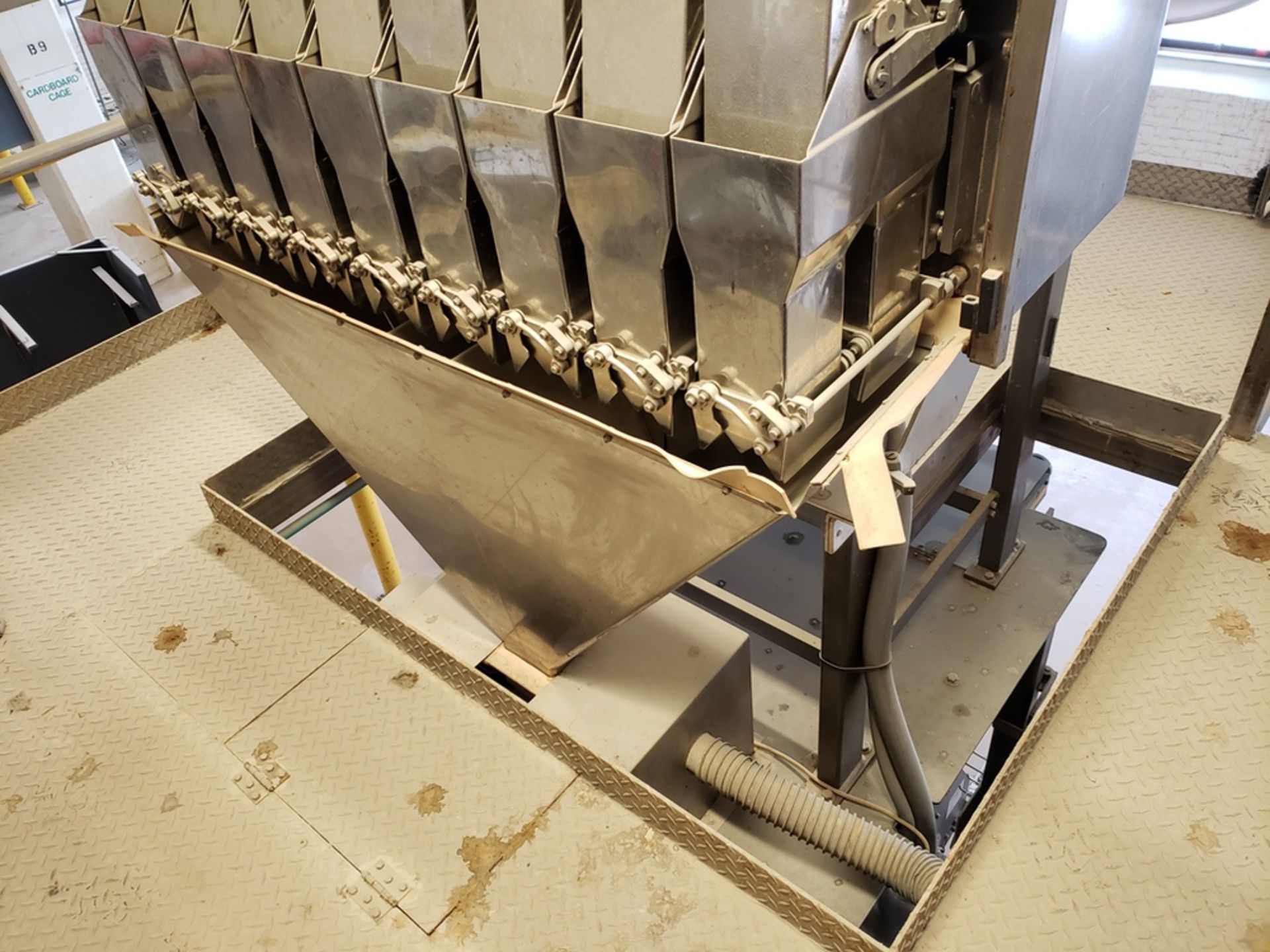 2004 Triangle 9 Pocket Feeder Scale, M# A918SHH1, S/N 120198 - Subject to Bulk Clos | Rig Fee: $700 - Image 4 of 5