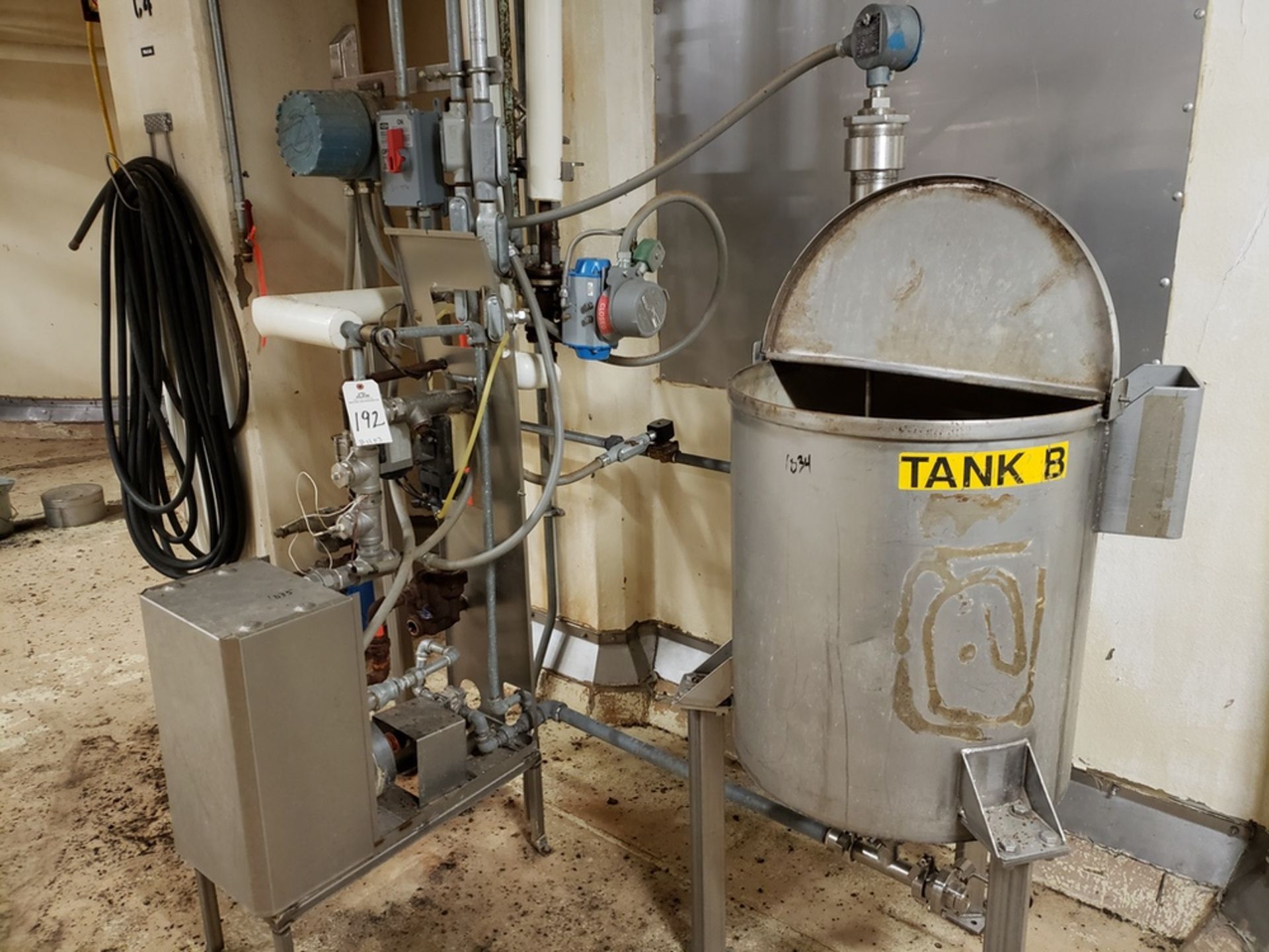 60 Gallon Mixing Tank, W/ Pump, Valves & Fittings | Rig Fee: $425