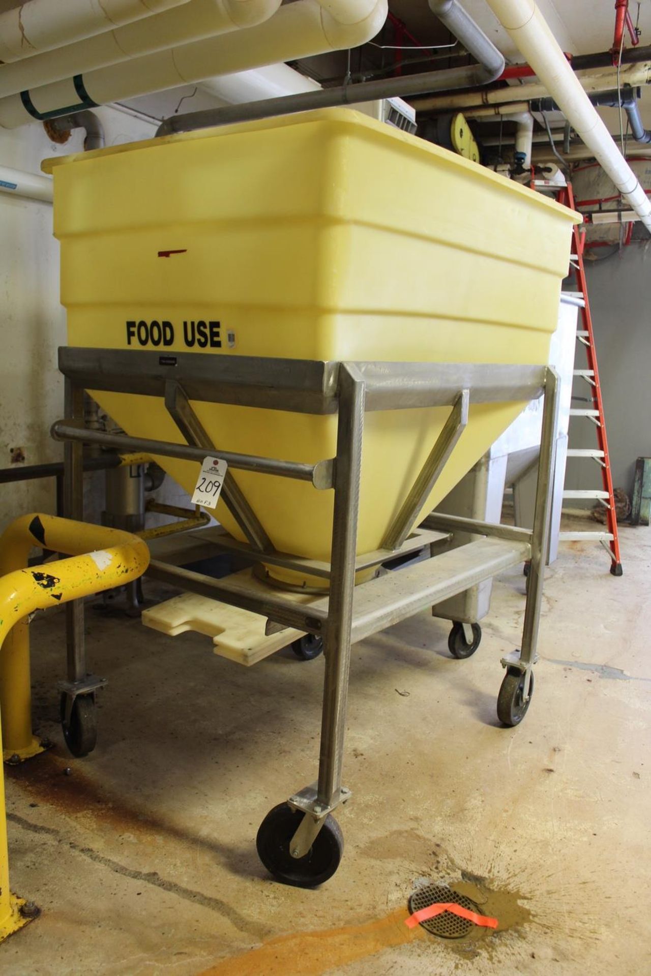 Poly Bottom Dumping Feed Tank Hopper | Rig Fee: $200