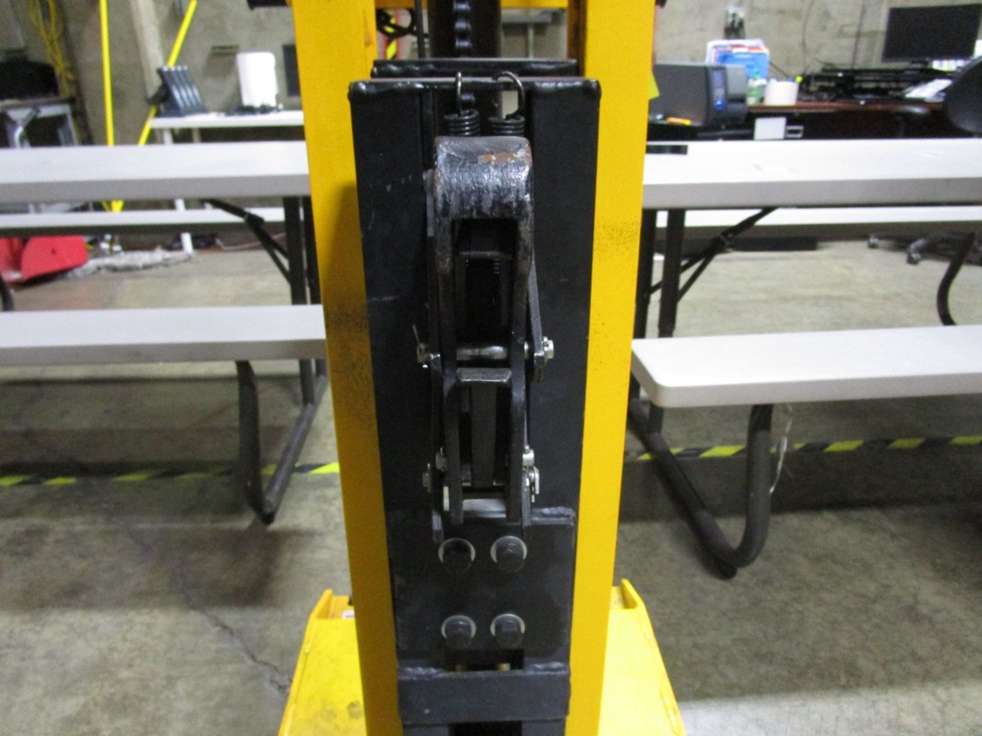 2019 Vestil Drum-55-SCL-E Drum Lift s/n 182746, 900#, Digital Scale | Rig Fee: $0 - Image 4 of 4