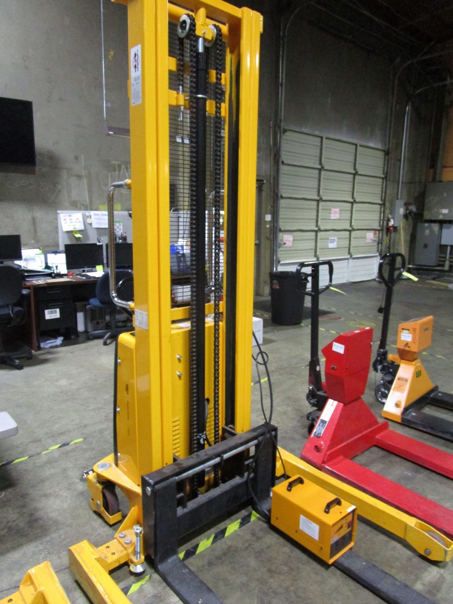 2017 Uline H5440 Straddle Stacker s/n 25150900361, 2,200#, 137.8" Lift with Charger | Rig Fee: $50