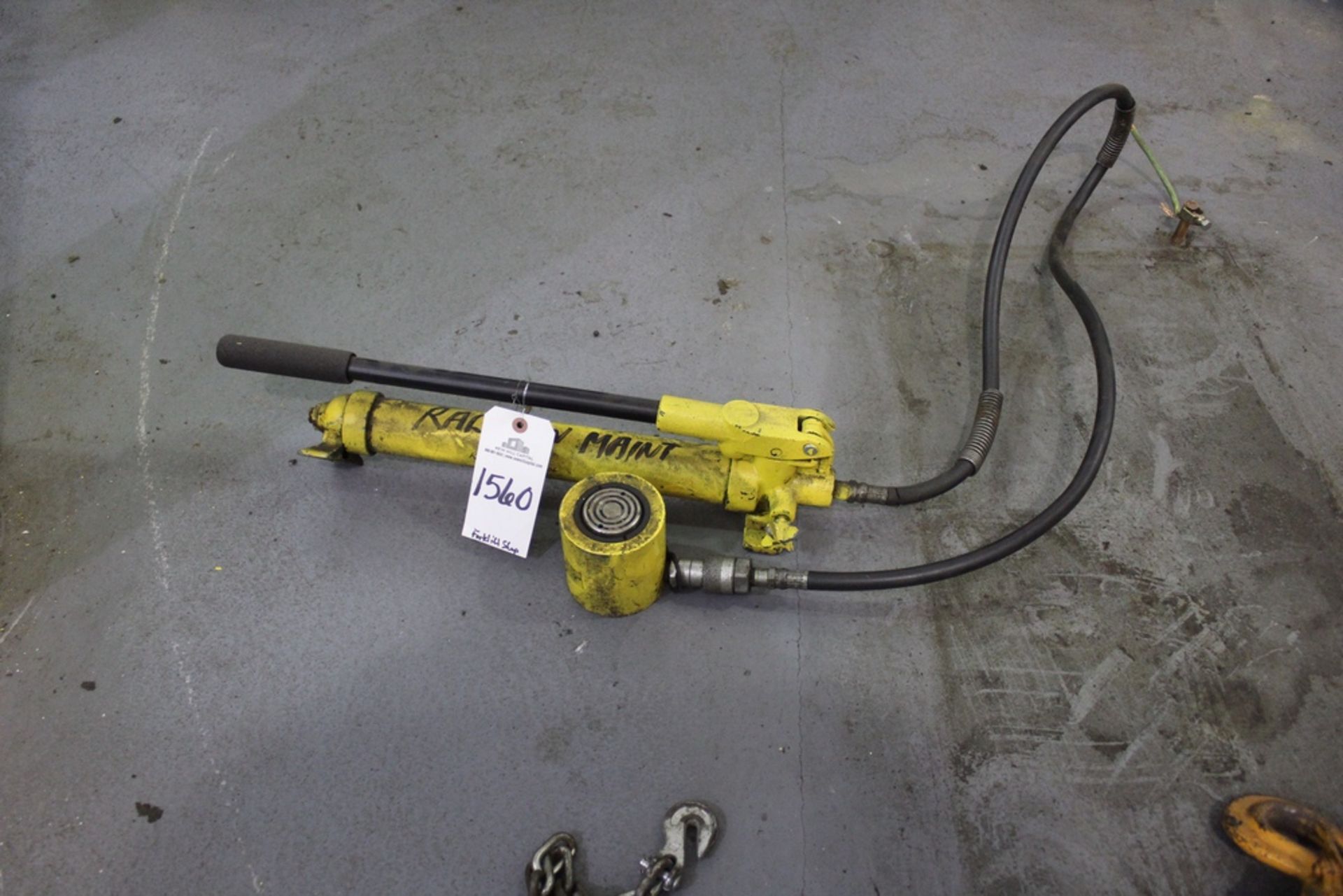 Hydraulic Jack | Rig Fee: Hand Carry or Contact Rigger