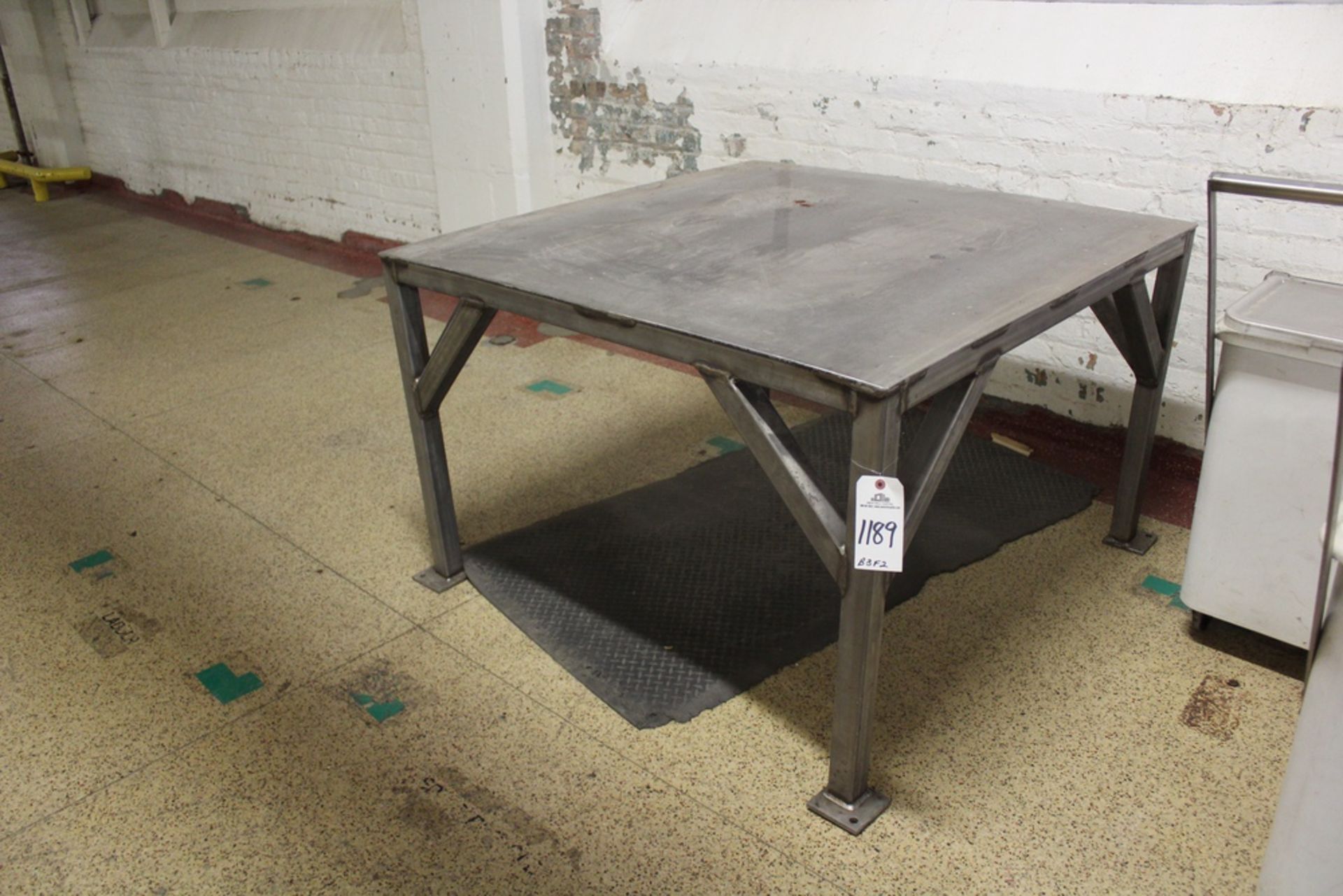 Stainless Steel Tote Platform | Rig Fee: $50