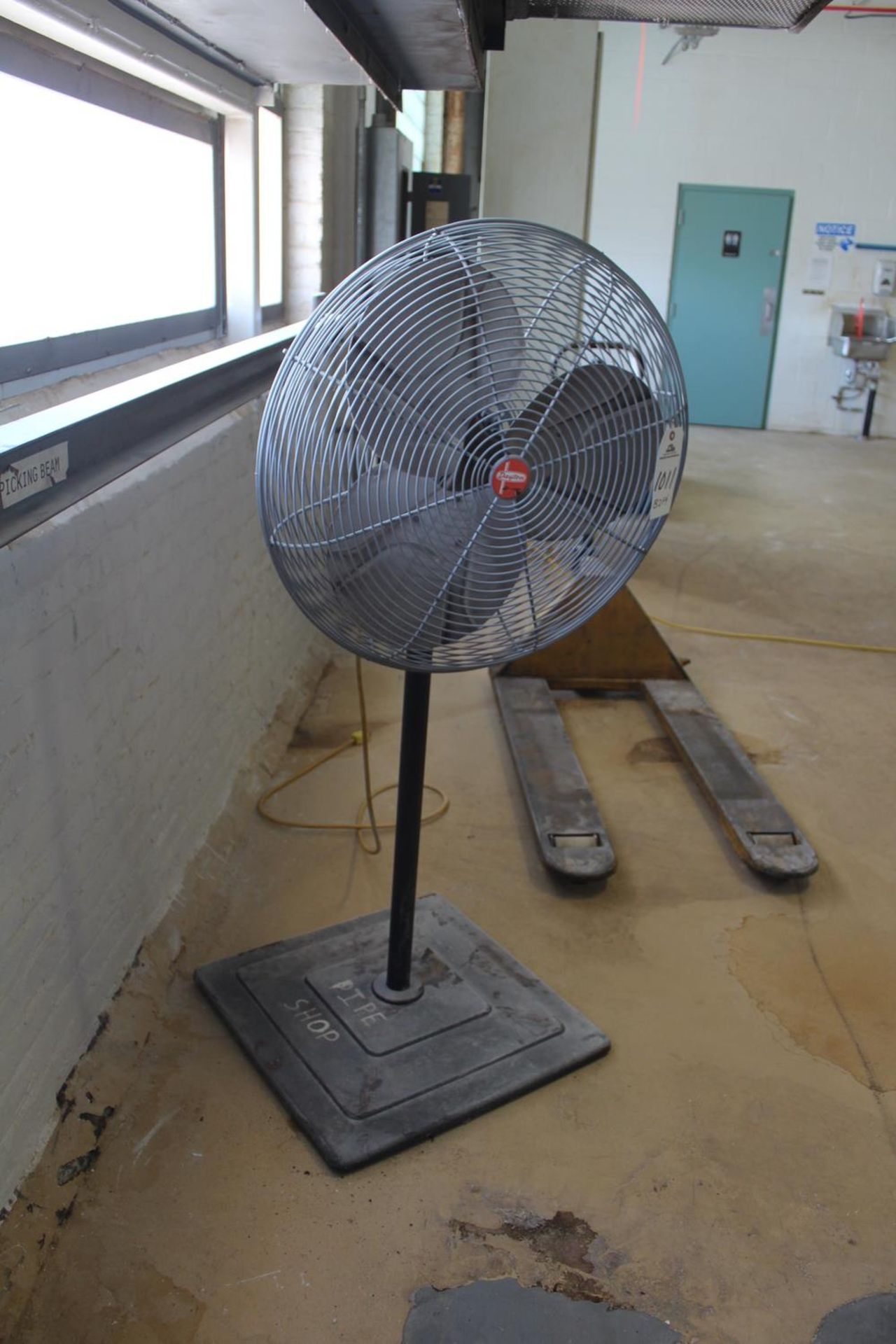 Pedestal Fan | Rig Fee: No Charge