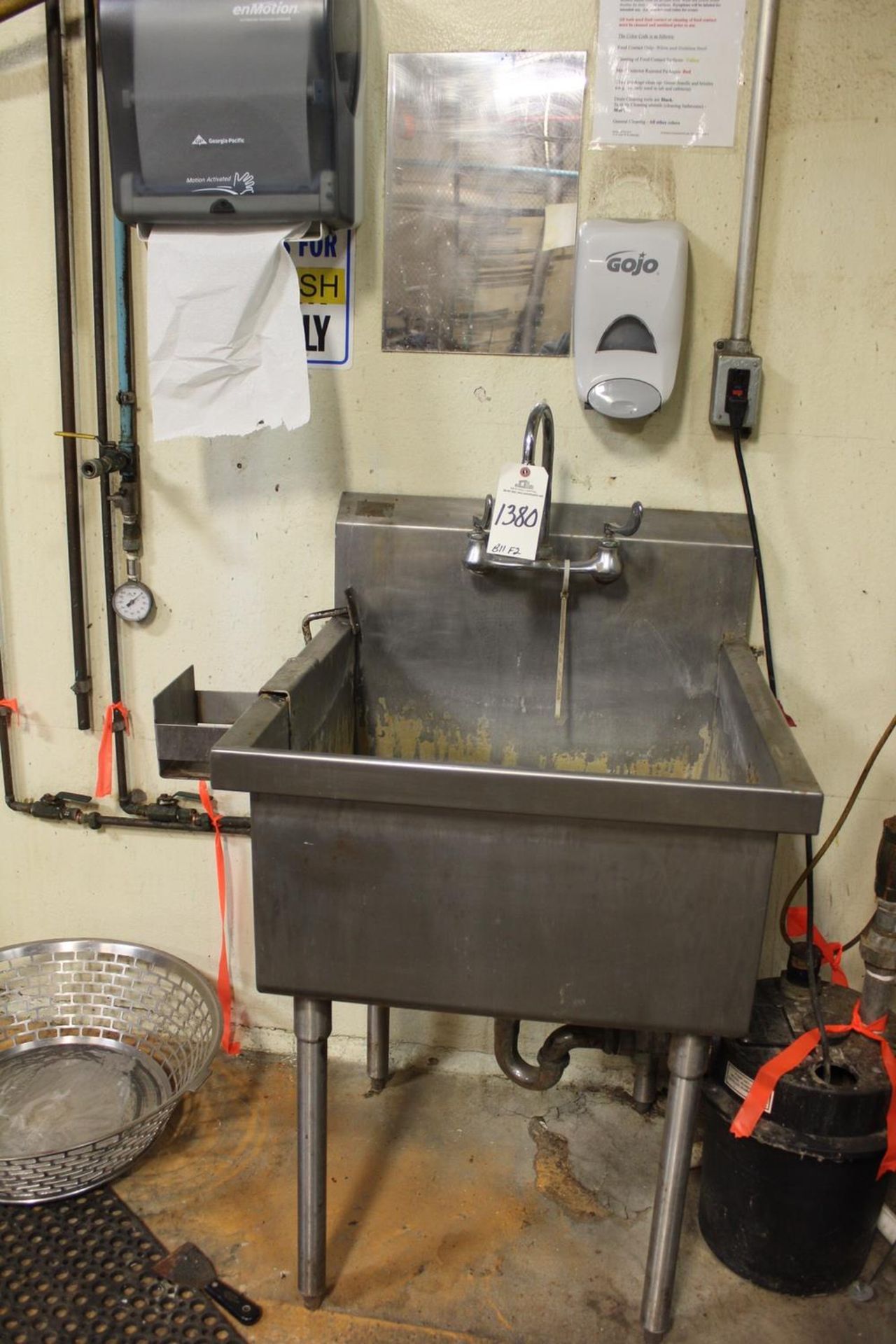 Stainless Steel Sink | Rig Fee: $100