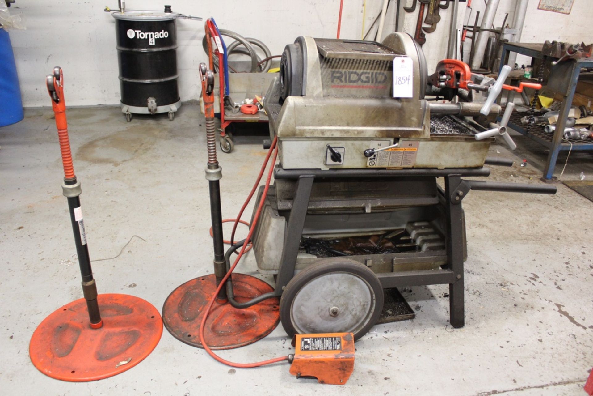 Ridgid Pipe Threading Machine, M# 1822-1, S/N EA13547896 | Rig Fee: $175