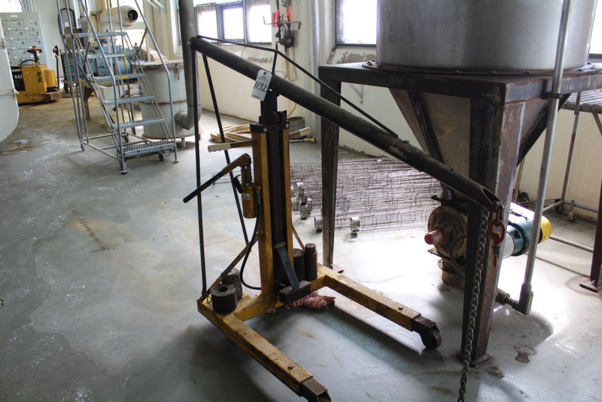 Hydraulic Lift | Rig Fee: $75