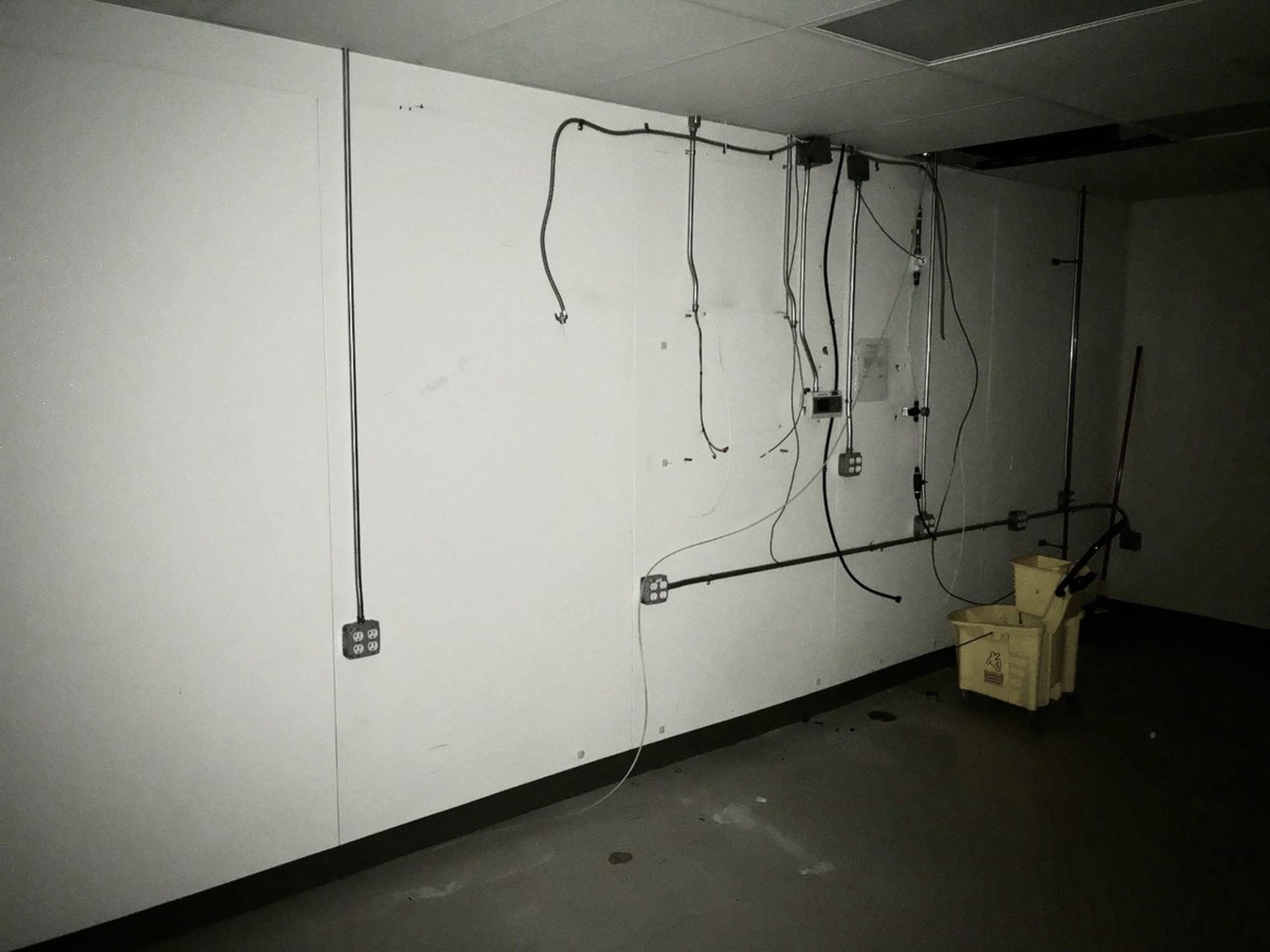 Walk-in Temp Controlled Stability Room, Holds to Room Temp 70 deg +/- 5 deg | Load Fee: $1000 - Image 3 of 3