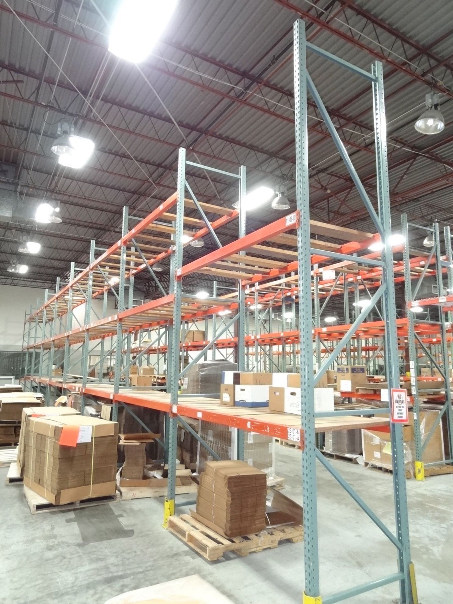 Wireway/Husky Teardrop Pallet Racking, 16' Uprights, 42" Deep - Sub to Bulk | Rig Fee: See Full Desc