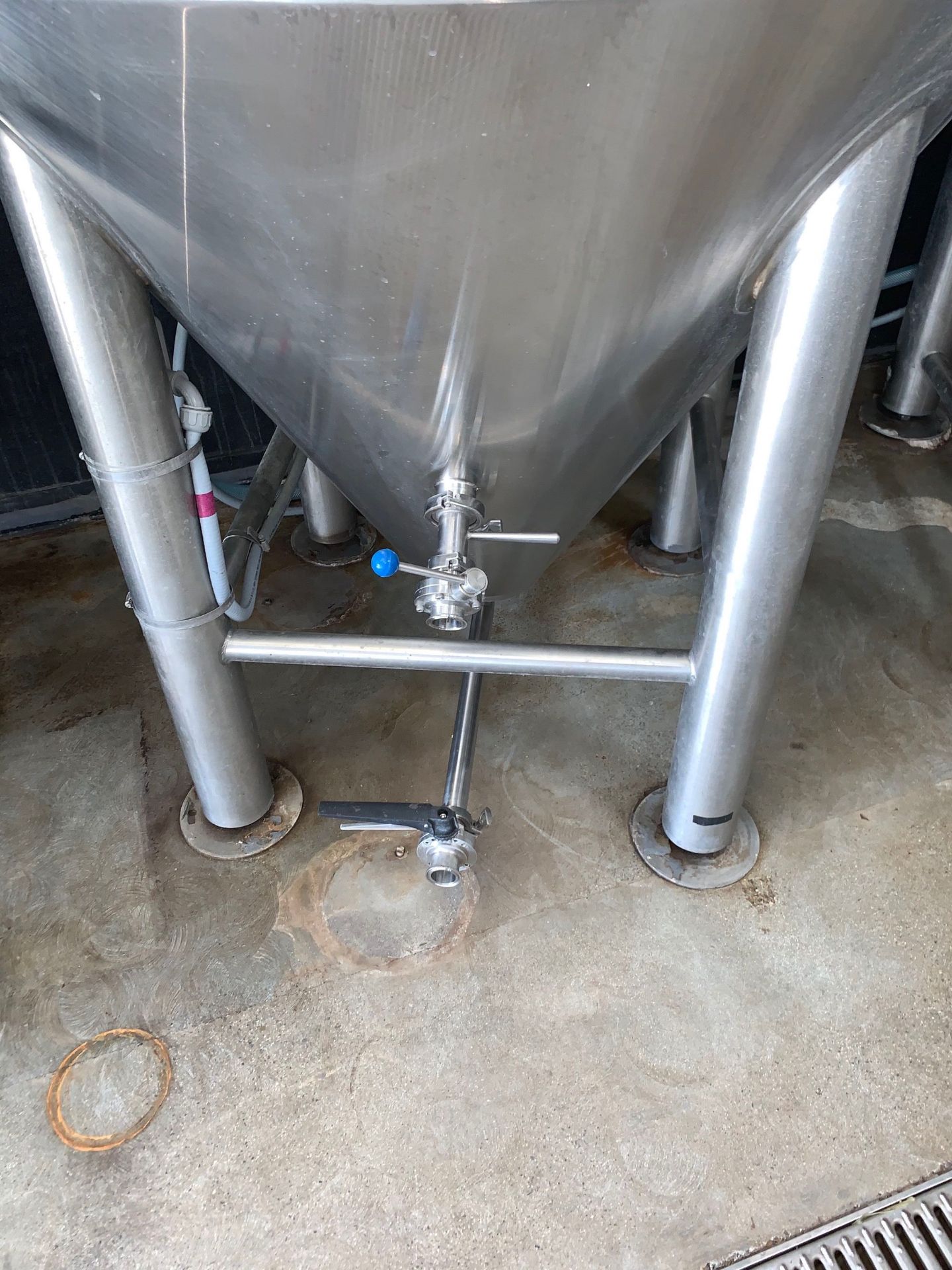 2015 Deutsche Beverage 10 BBL Fermenter, Glycol Jacketed, Approx Dim | Subj to Bulk | Rig Fee: $500 - Image 13 of 15