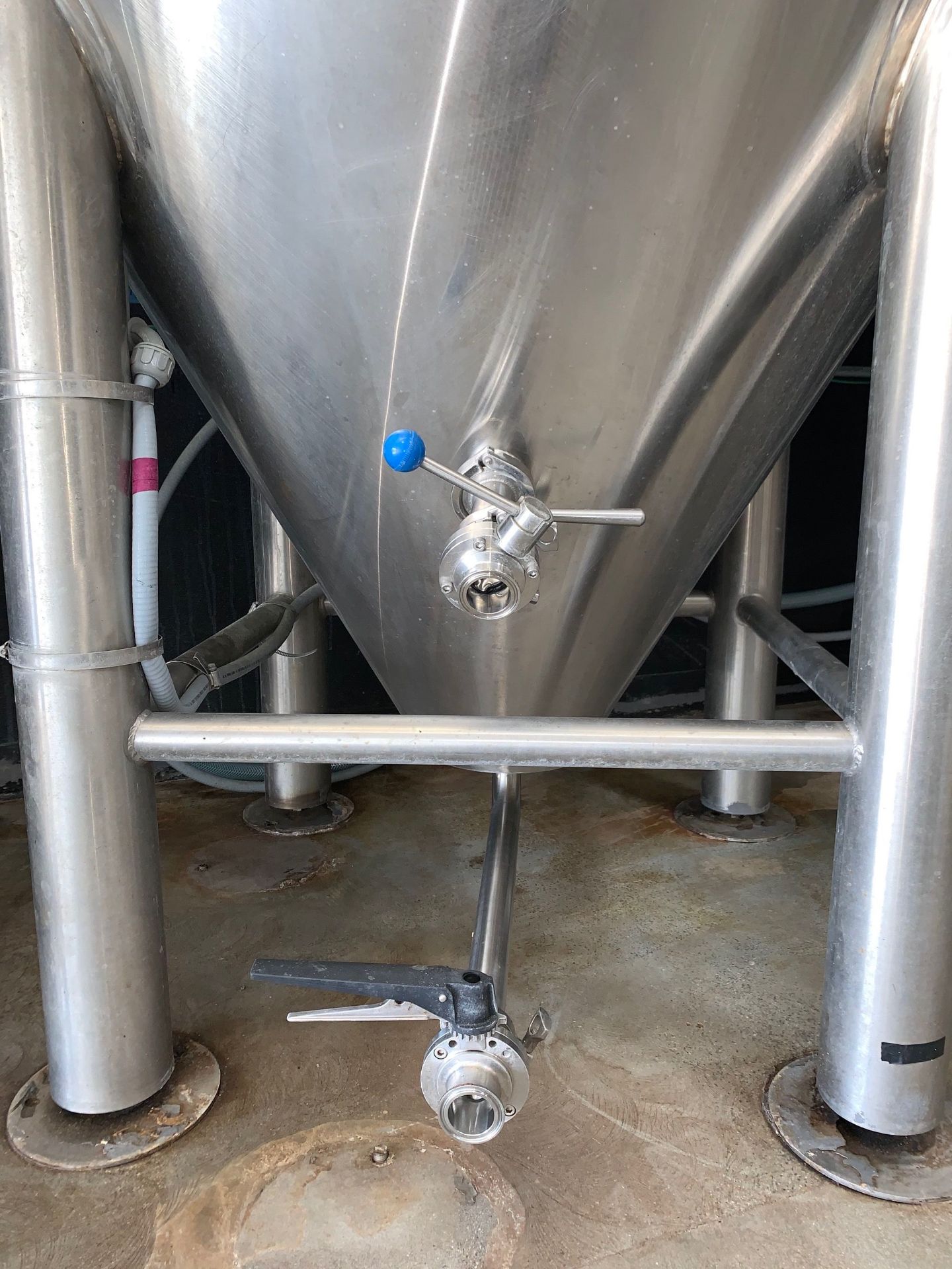 2015 Deutsche Beverage 10 BBL Fermenter, Glycol Jacketed, Approx Dim | Subj to Bulk | Rig Fee: $500 - Image 4 of 15