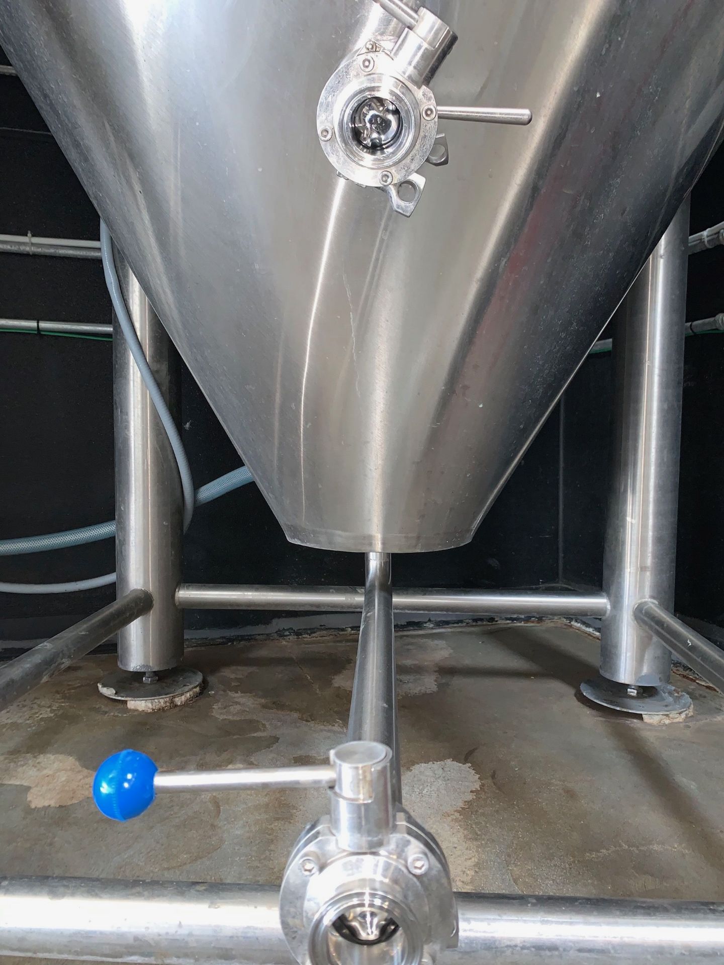 2015 Deutsche Beverage 20 BBL Fermenter, Glycol Jacketed, Approx Dim | Subj to Bulk | Rig Fee: $800 - Image 6 of 20