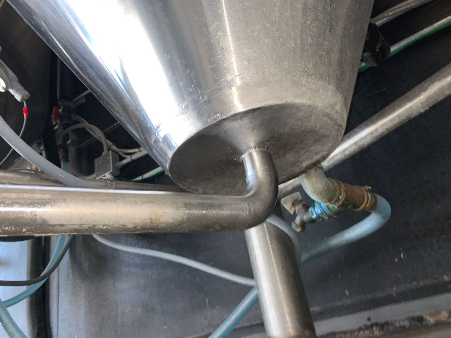 2015 Deutsche Beverage 10 BBL Fermenter, Glycol Jacketed, Approx Dim | Subj to Bulk | Rig Fee: $500 - Image 8 of 17
