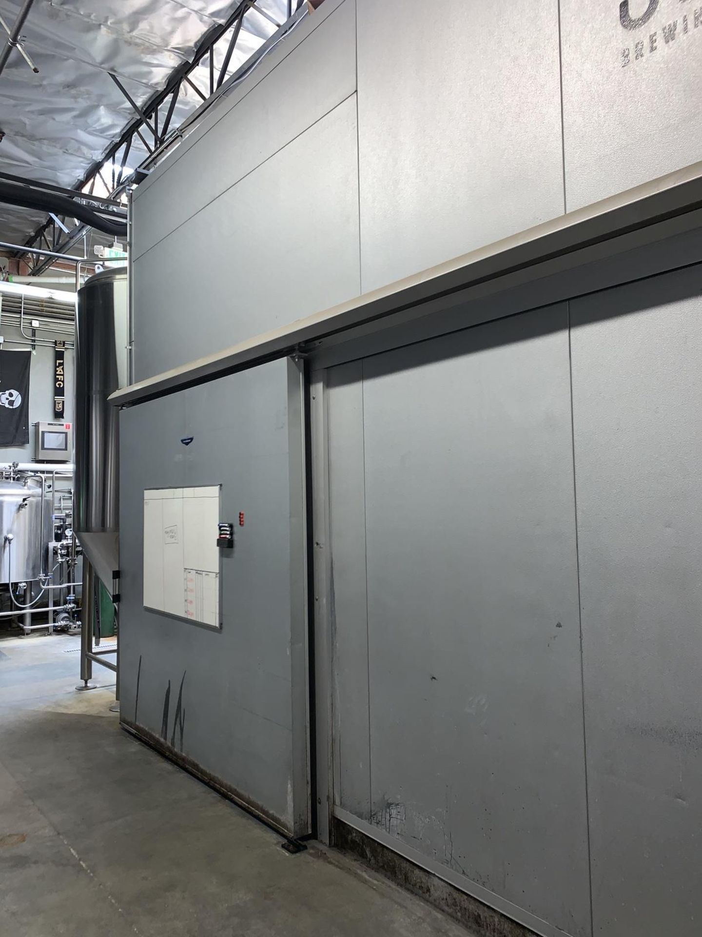 2015 US Cooler Walk-in Cooler with Sliding Door, Approx 22ft x 22ft | Subj to Bulk | Rig Fee: $8500