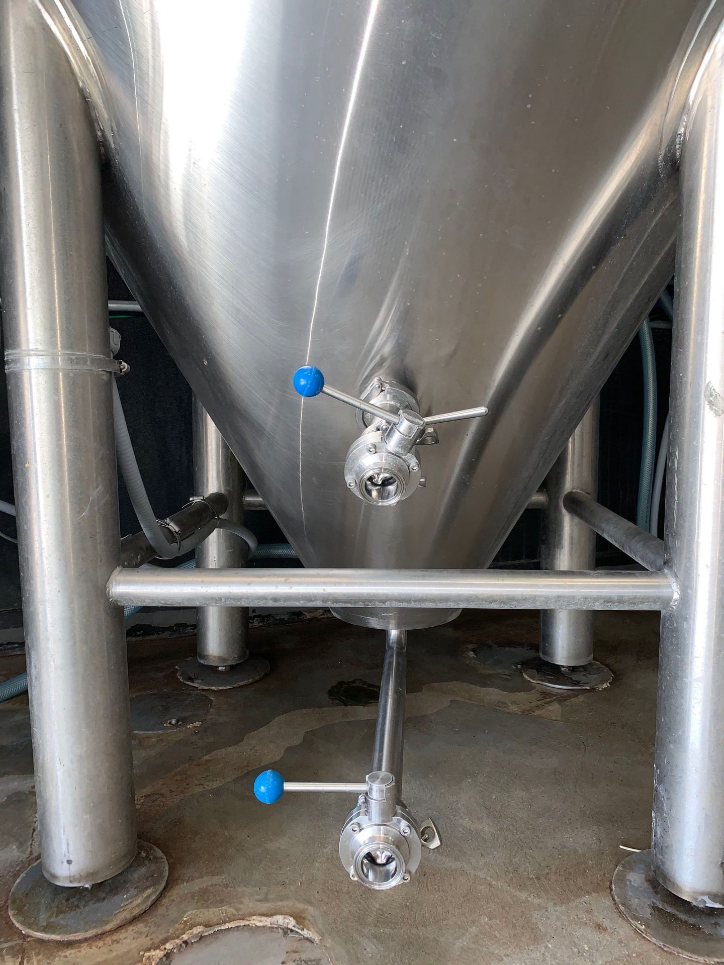 2015 Deutsche Beverage 10 BBL Fermenter, Glycol Jacketed, Approx Dim | Subj to Bulk | Rig Fee: $500 - Image 5 of 17