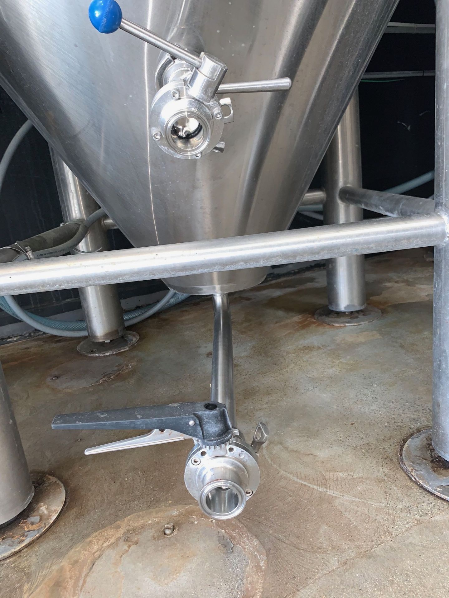 2015 Deutsche Beverage 10 BBL Fermenter, Glycol Jacketed, Approx Dim | Subj to Bulk | Rig Fee: $500 - Image 15 of 15