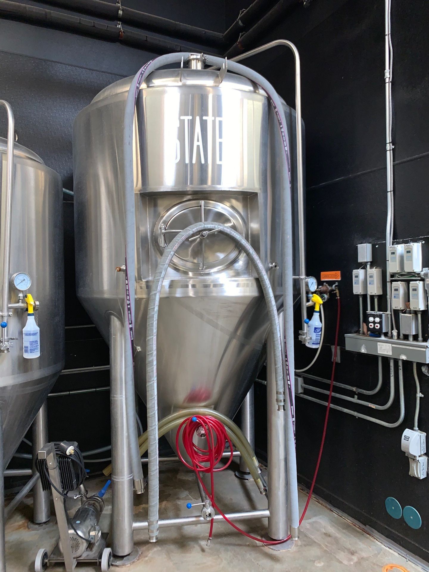 2015 Deutsche Beverage 20 BBL Fermenter, Glycol Jacketed, Approx Dim | Subj to Bulk | Rig Fee: $800