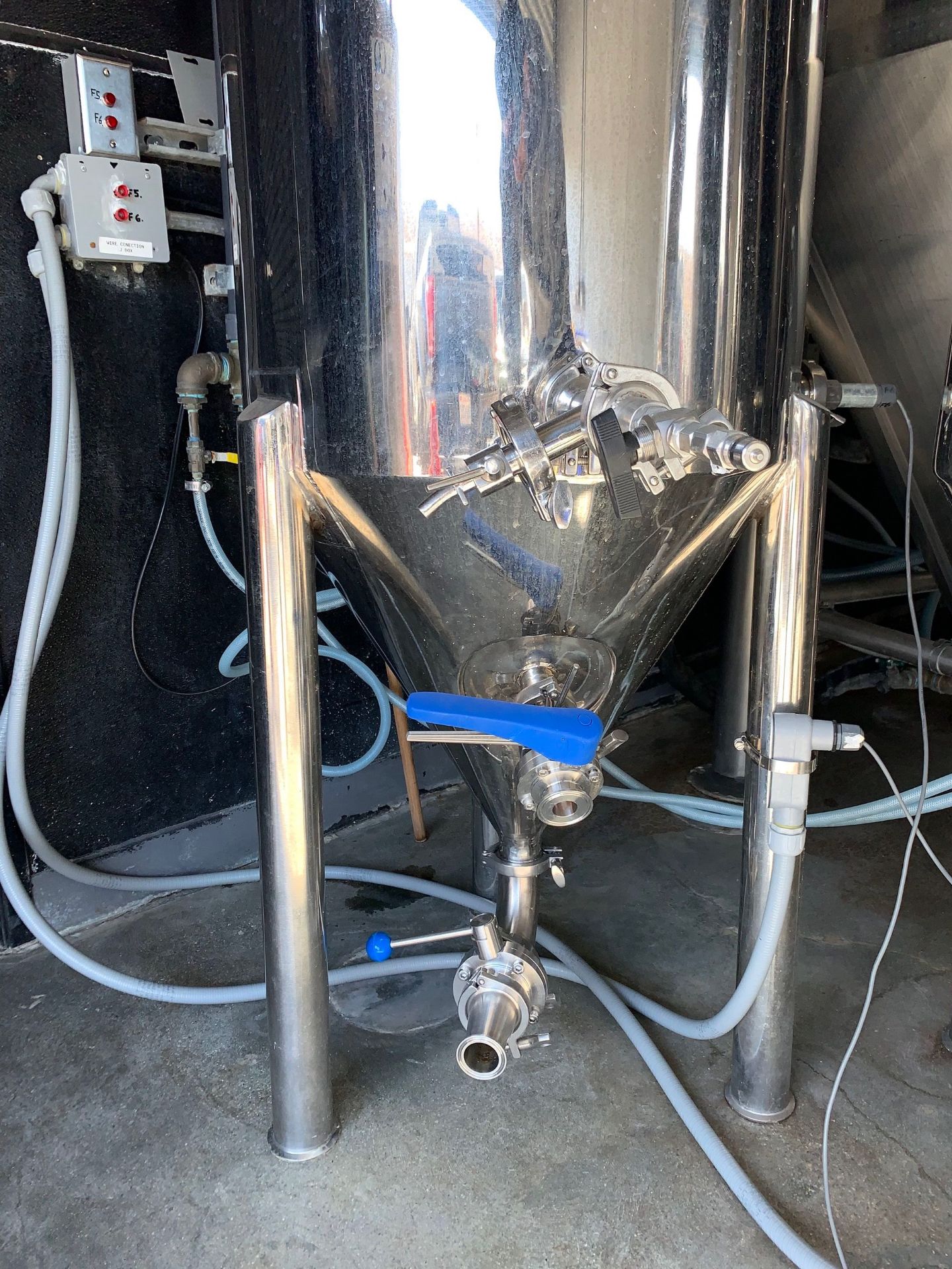 2015 Brewery Hardware 1 BBL Propane Pilot Brew System with (2) 1 BBL | Subj to Bulk | Rig Fee: $325 - Image 9 of 21