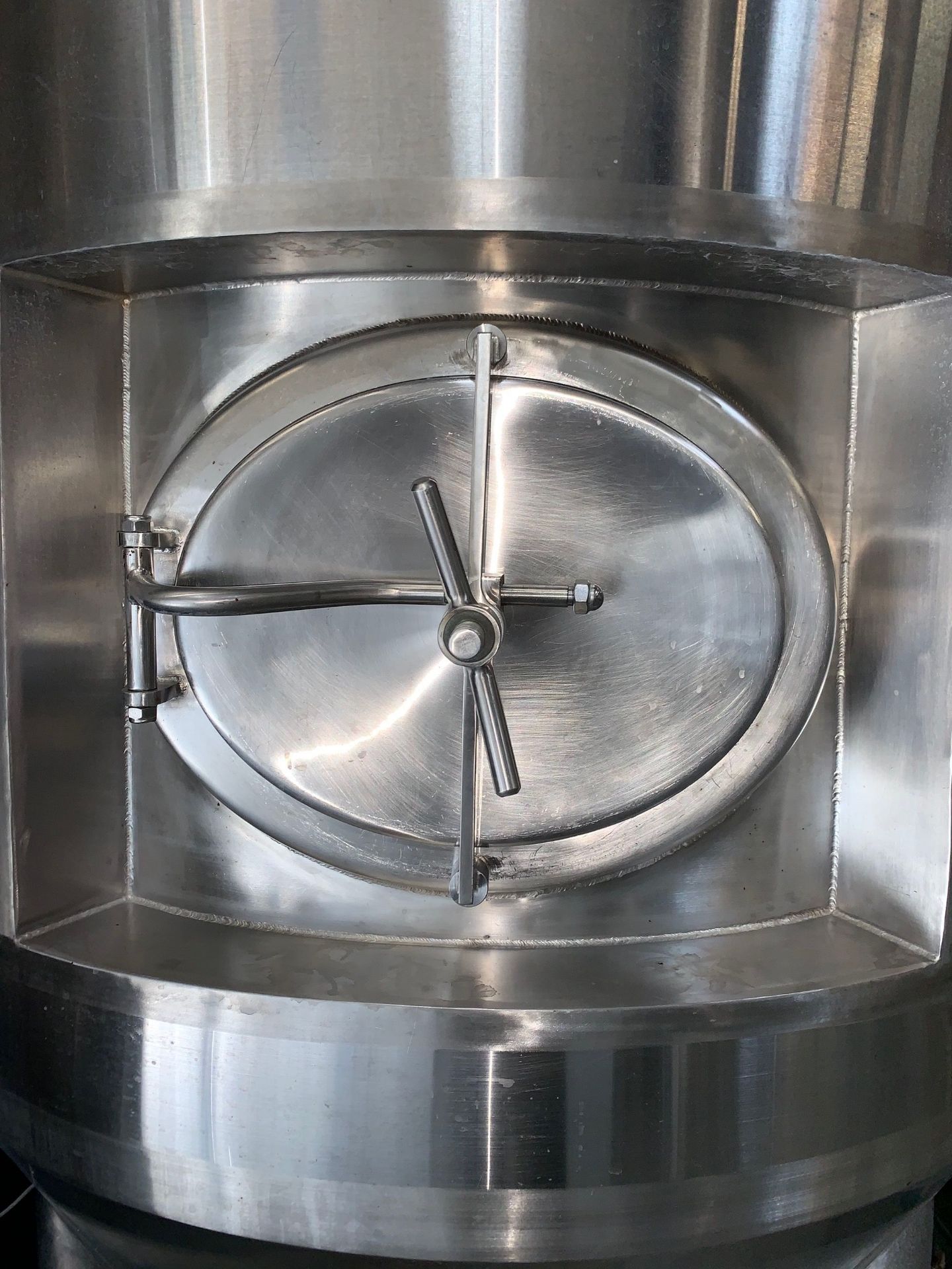 2015 Deutsche Beverage 10 BBL Fermenter, Glycol Jacketed, Approx Dim | Subj to Bulk | Rig Fee: $500 - Image 2 of 15