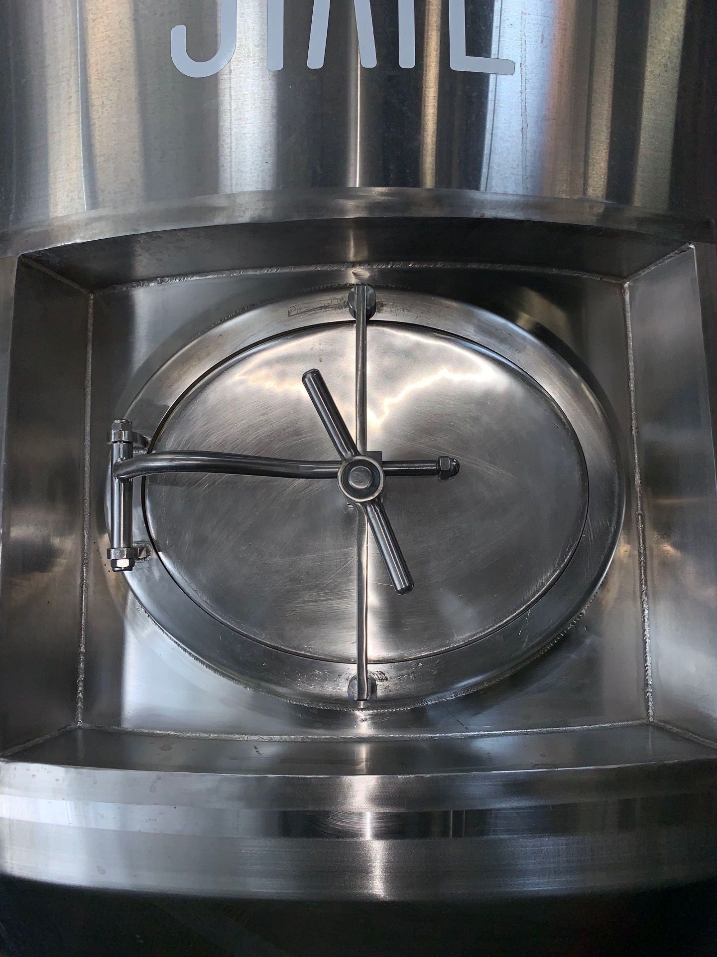 2015 Deutsche Beverage 20 BBL Fermenter, Glycol Jacketed, Approx Dim | Subj to Bulk | Rig Fee: $800 - Image 3 of 20