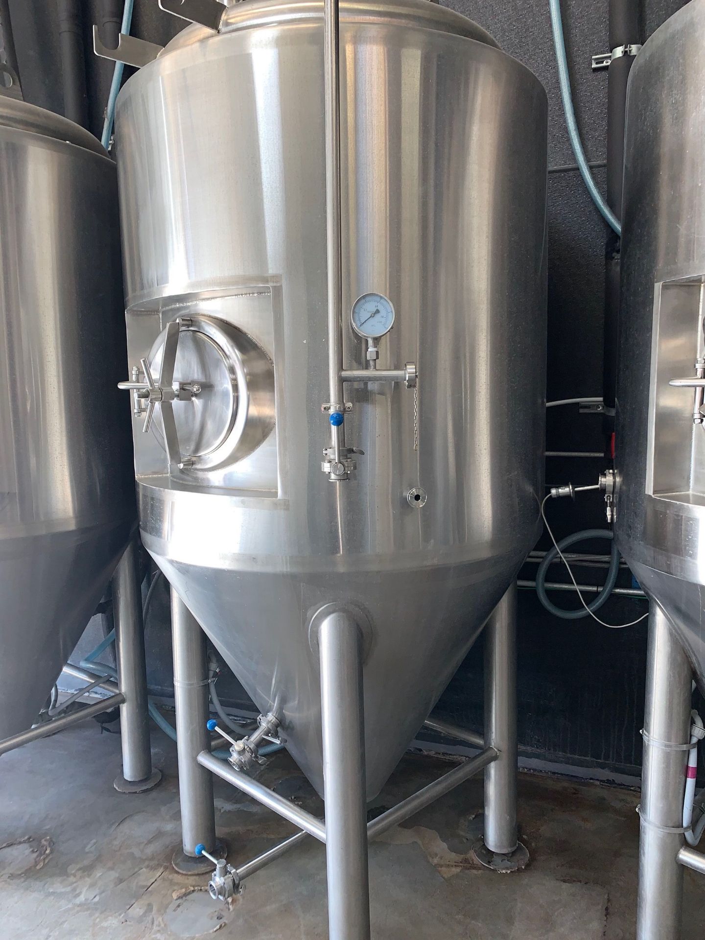 2015 Deutsche Beverage 10 BBL Fermenter, Glycol Jacketed, Approx Dim | Subj to Bulk | Rig Fee: $500 - Image 2 of 17