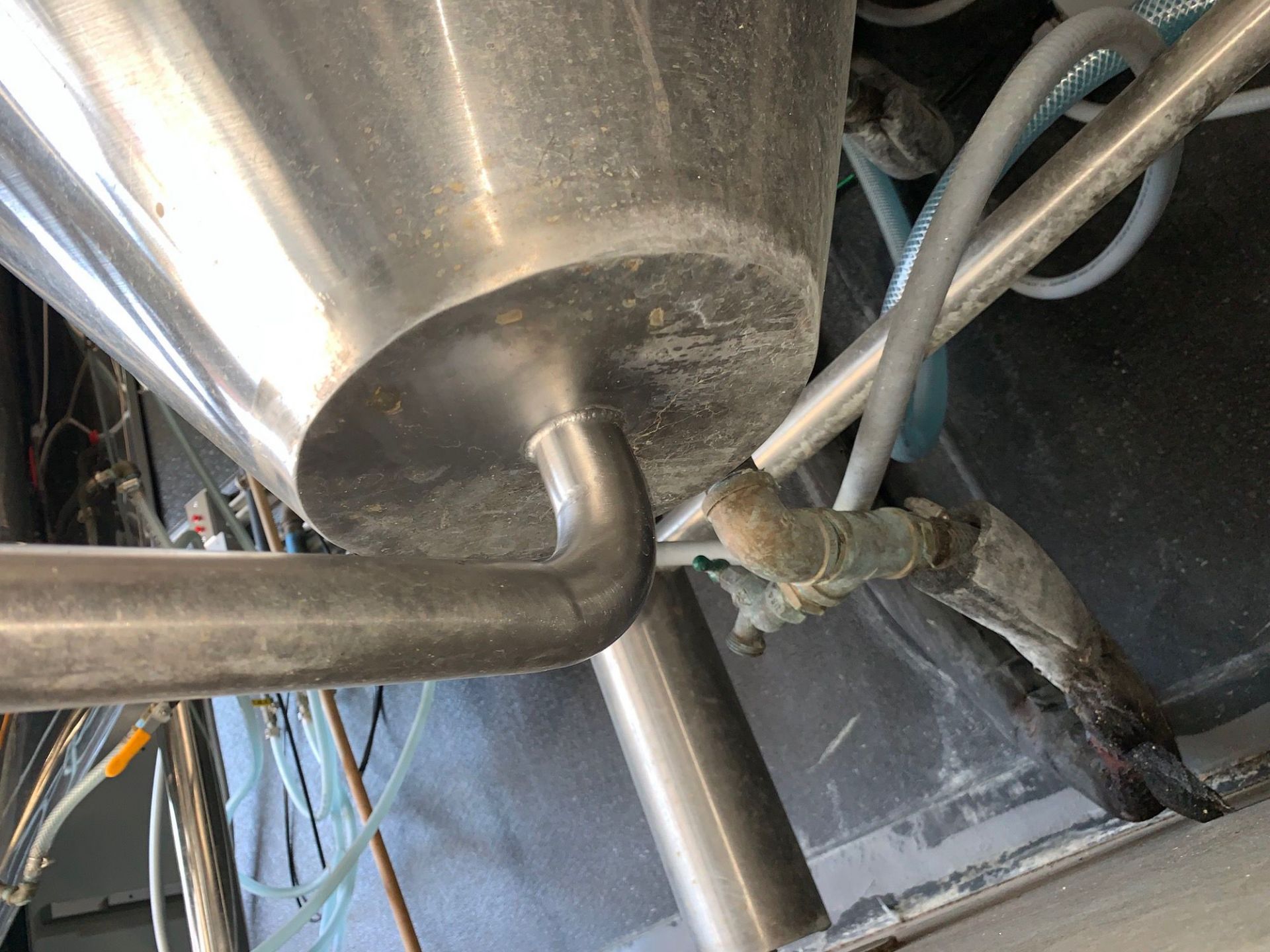 2015 Deutsche Beverage 10 BBL Fermenter, Glycol Jacketed, Approx Dim | Subj to Bulk | Rig Fee: $500 - Image 6 of 13