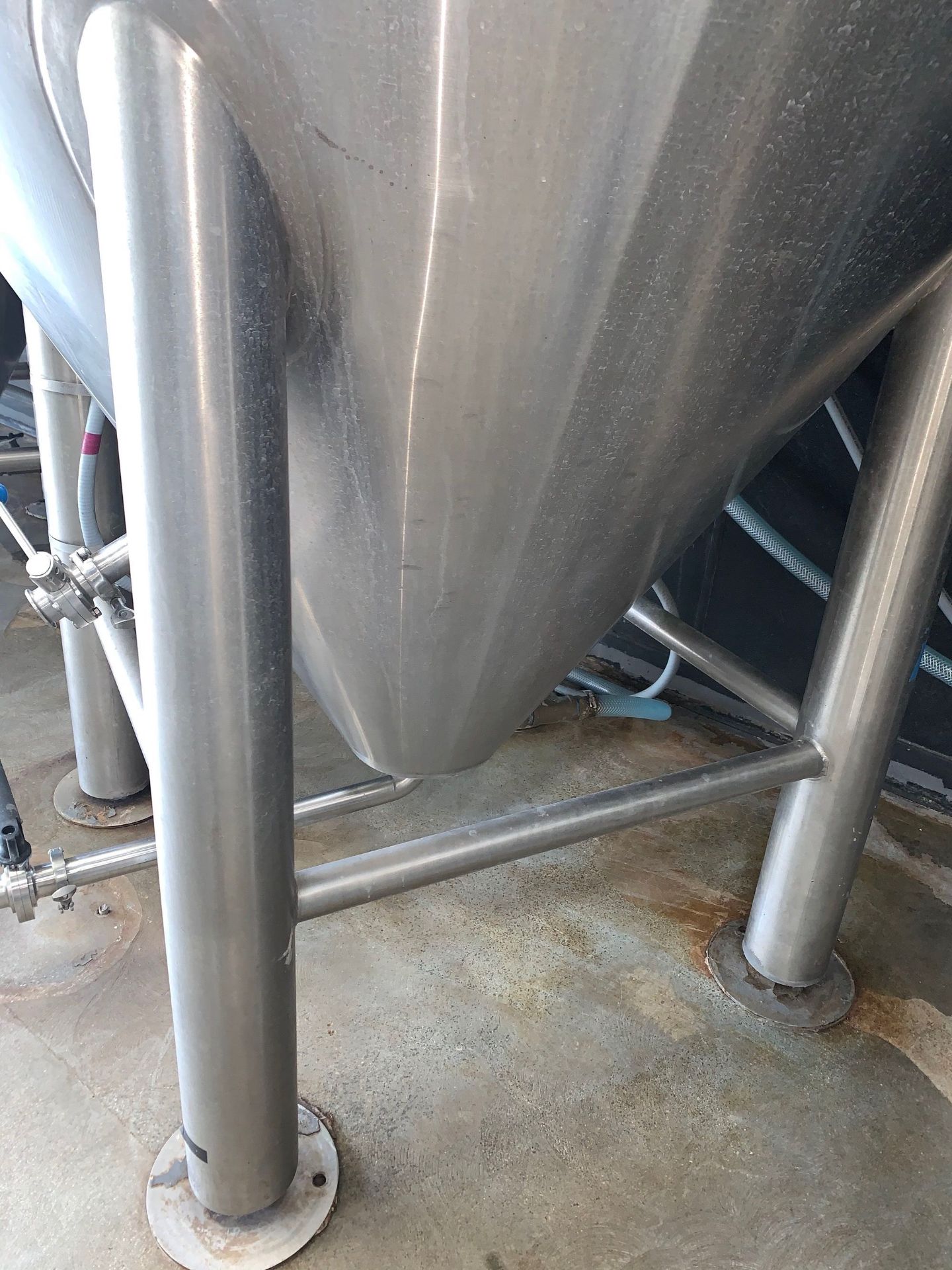 2015 Deutsche Beverage 10 BBL Fermenter, Glycol Jacketed, Approx Dim | Subj to Bulk | Rig Fee: $500 - Image 14 of 15