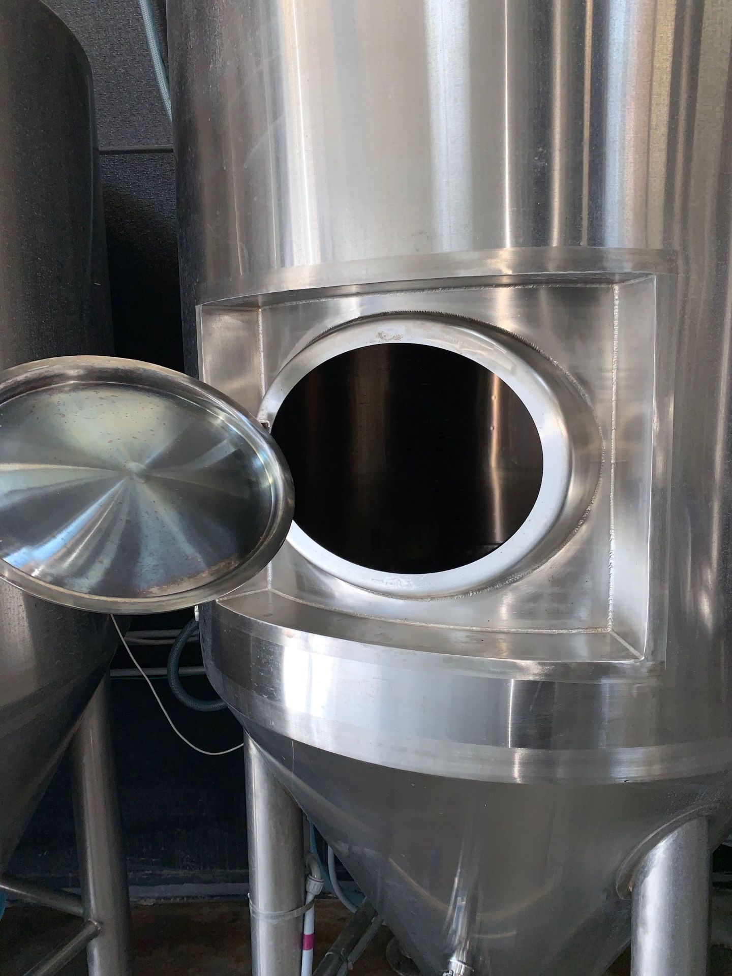 2015 Deutsche Beverage 10 BBL Fermenter, Glycol Jacketed, Approx Dim | Subj to Bulk | Rig Fee: $500 - Image 7 of 15