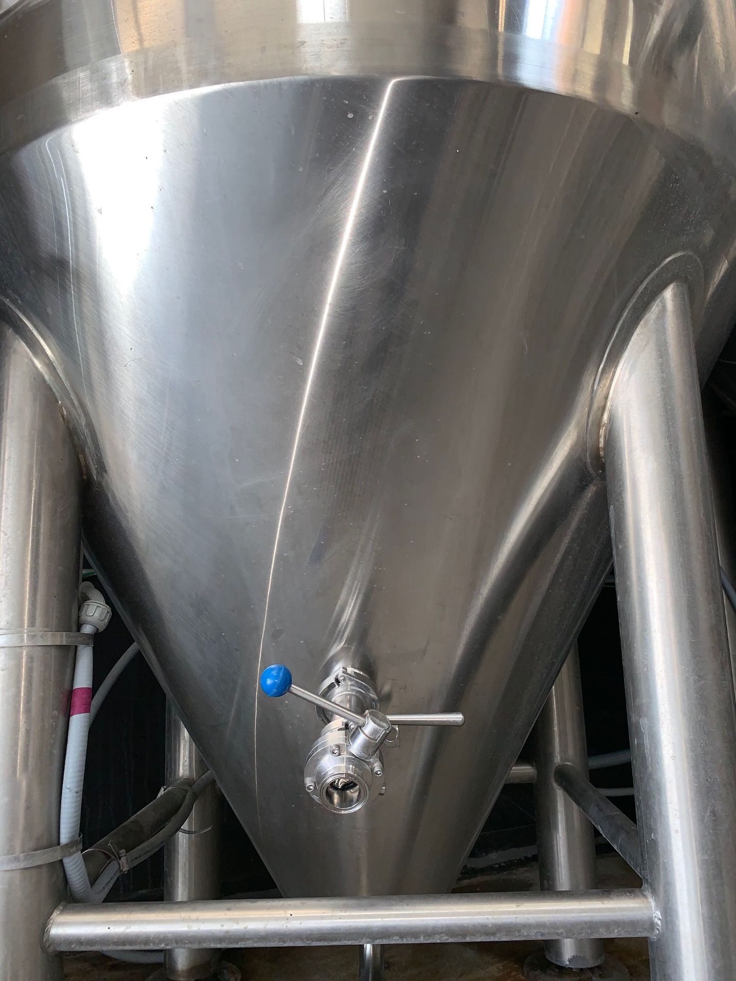 2015 Deutsche Beverage 10 BBL Fermenter, Glycol Jacketed, Approx Dim | Subj to Bulk | Rig Fee: $500 - Image 5 of 15