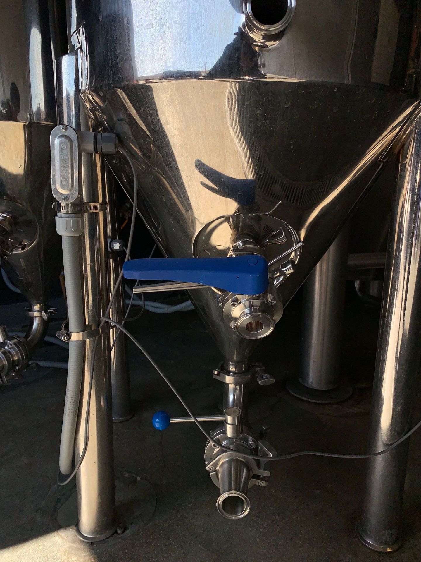 2015 Brewery Hardware 1 BBL Propane Pilot Brew System with (2) 1 BBL | Subj to Bulk | Rig Fee: $325 - Image 8 of 21