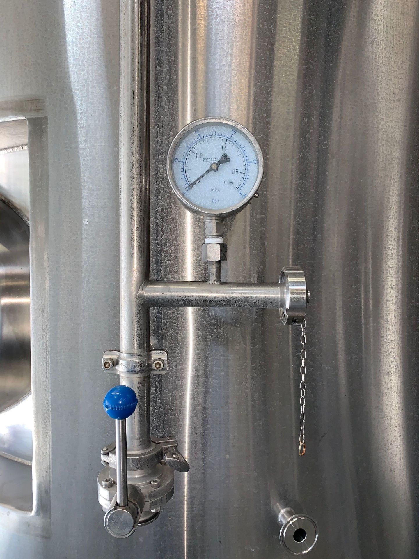 2015 Deutsche Beverage 10 BBL Fermenter, Glycol Jacketed, Approx Dim | Subj to Bulk | Rig Fee: $500 - Image 3 of 17