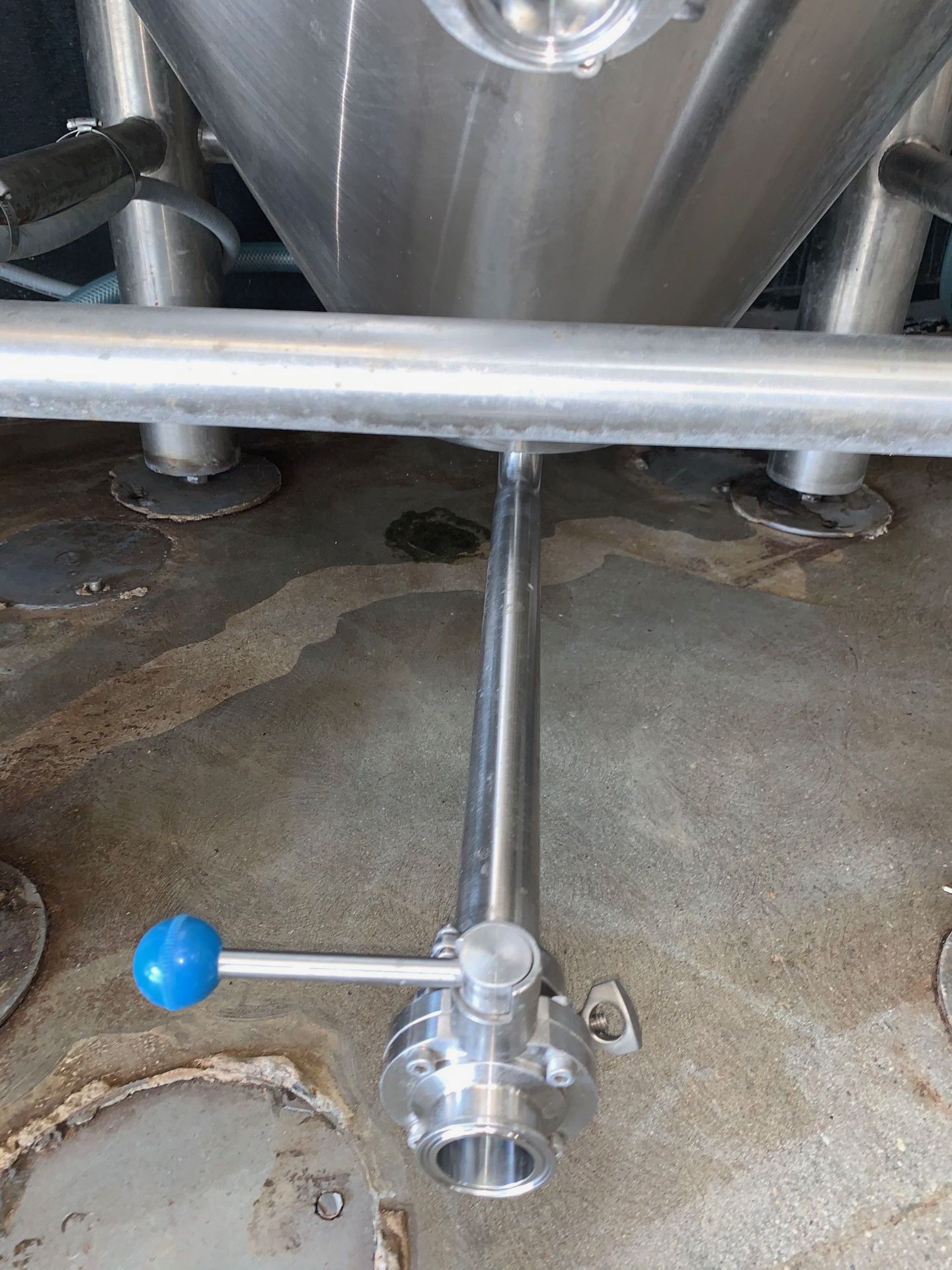 2015 Deutsche Beverage 10 BBL Fermenter, Glycol Jacketed, Approx Dim | Subj to Bulk | Rig Fee: $500 - Image 7 of 17