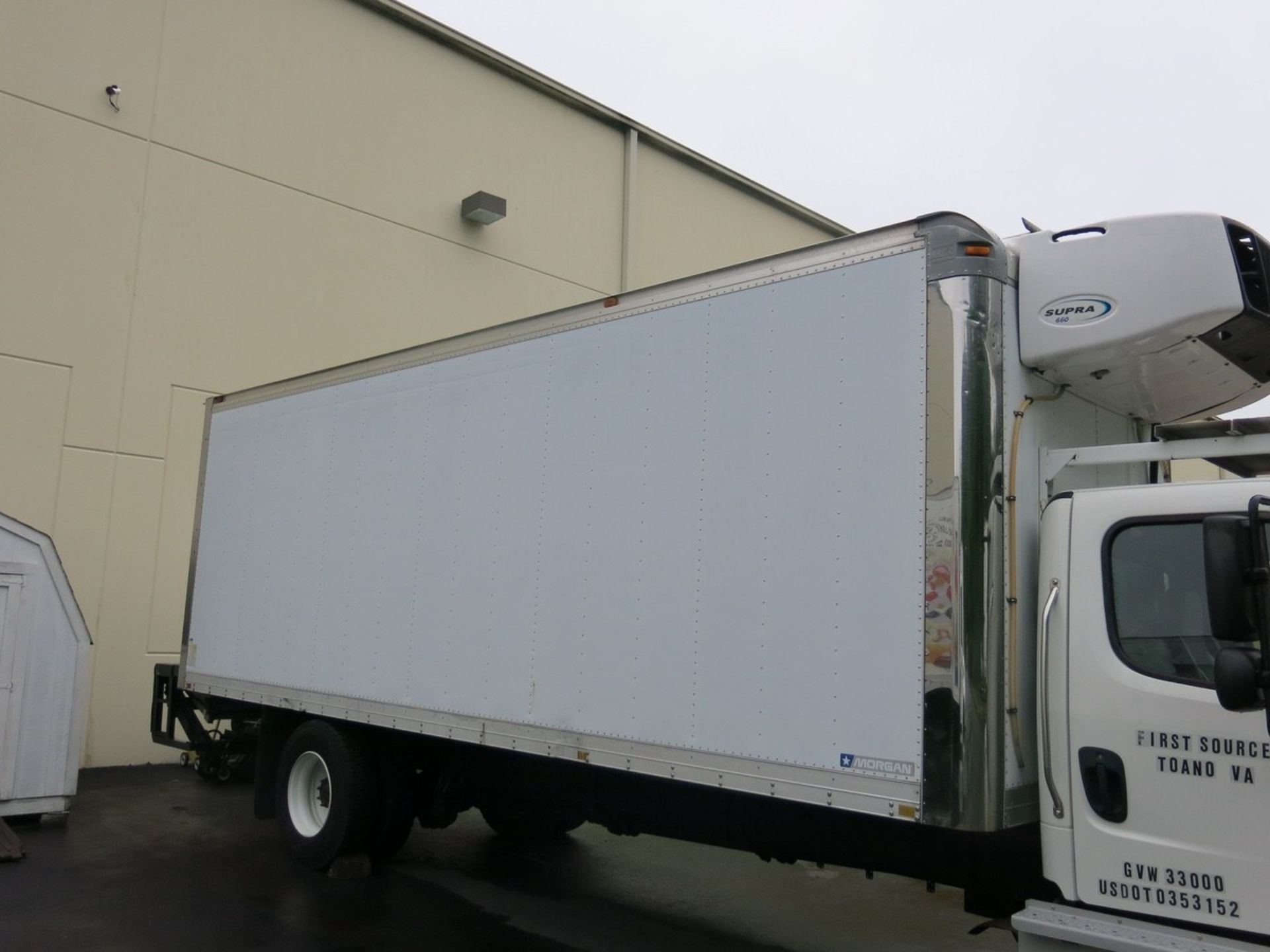 24 ft. Box Truck Box Located on Freightliner Frame, (Please Note: Box Onl | Rig Fee: See Desc