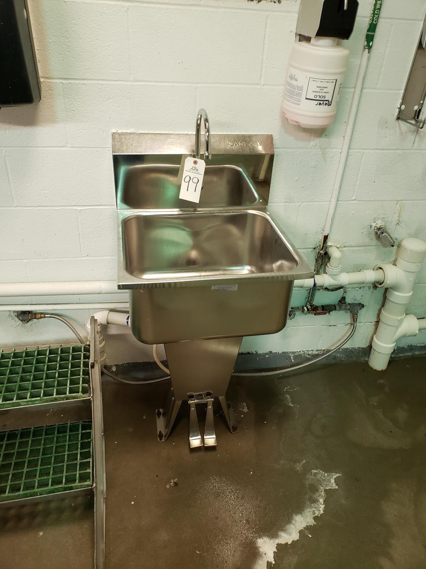 Stainless Steel Wash Basin | Rig Fee: $100