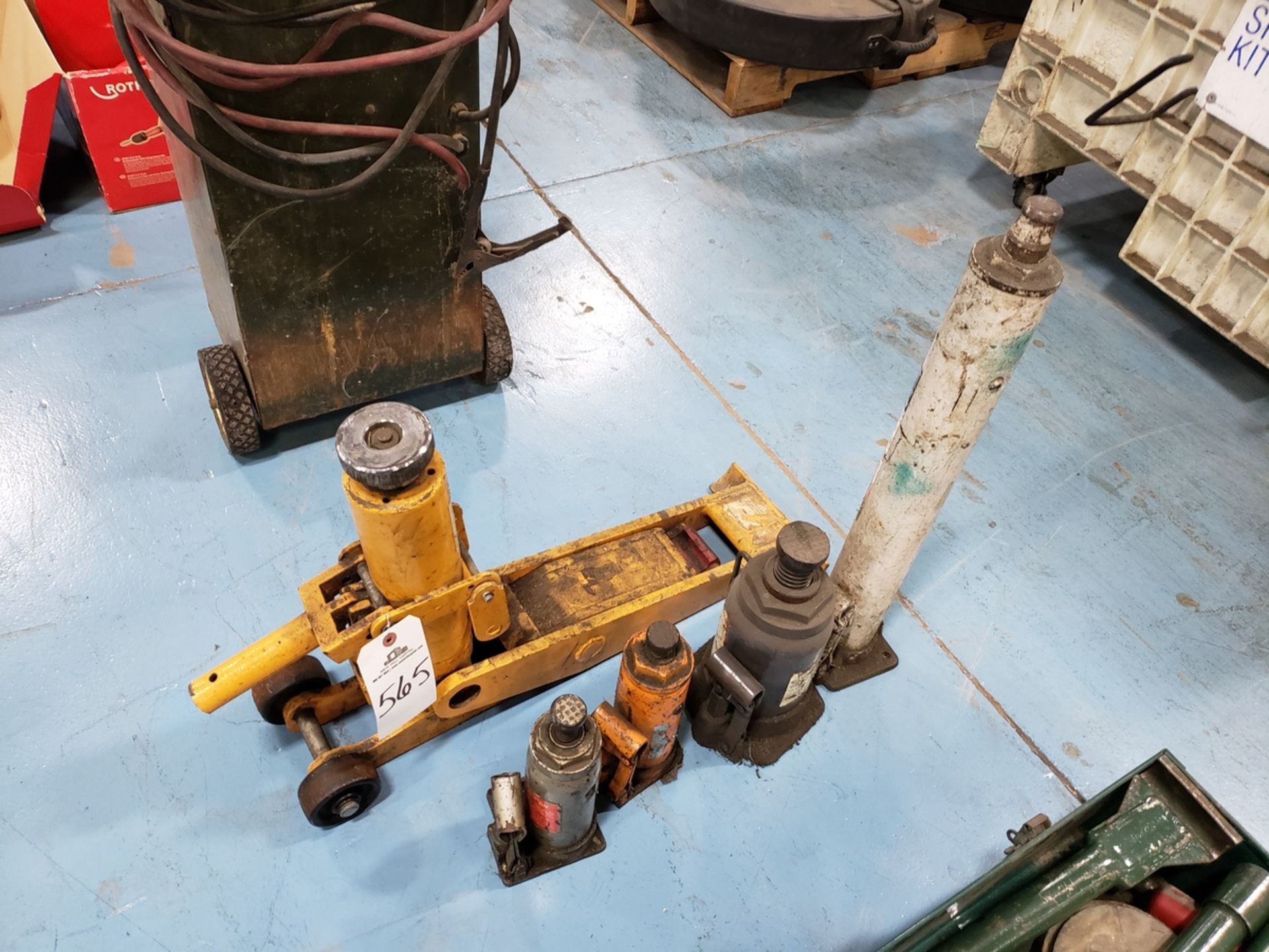 Lot of Hydraulic Jacks | Rig Fee $25