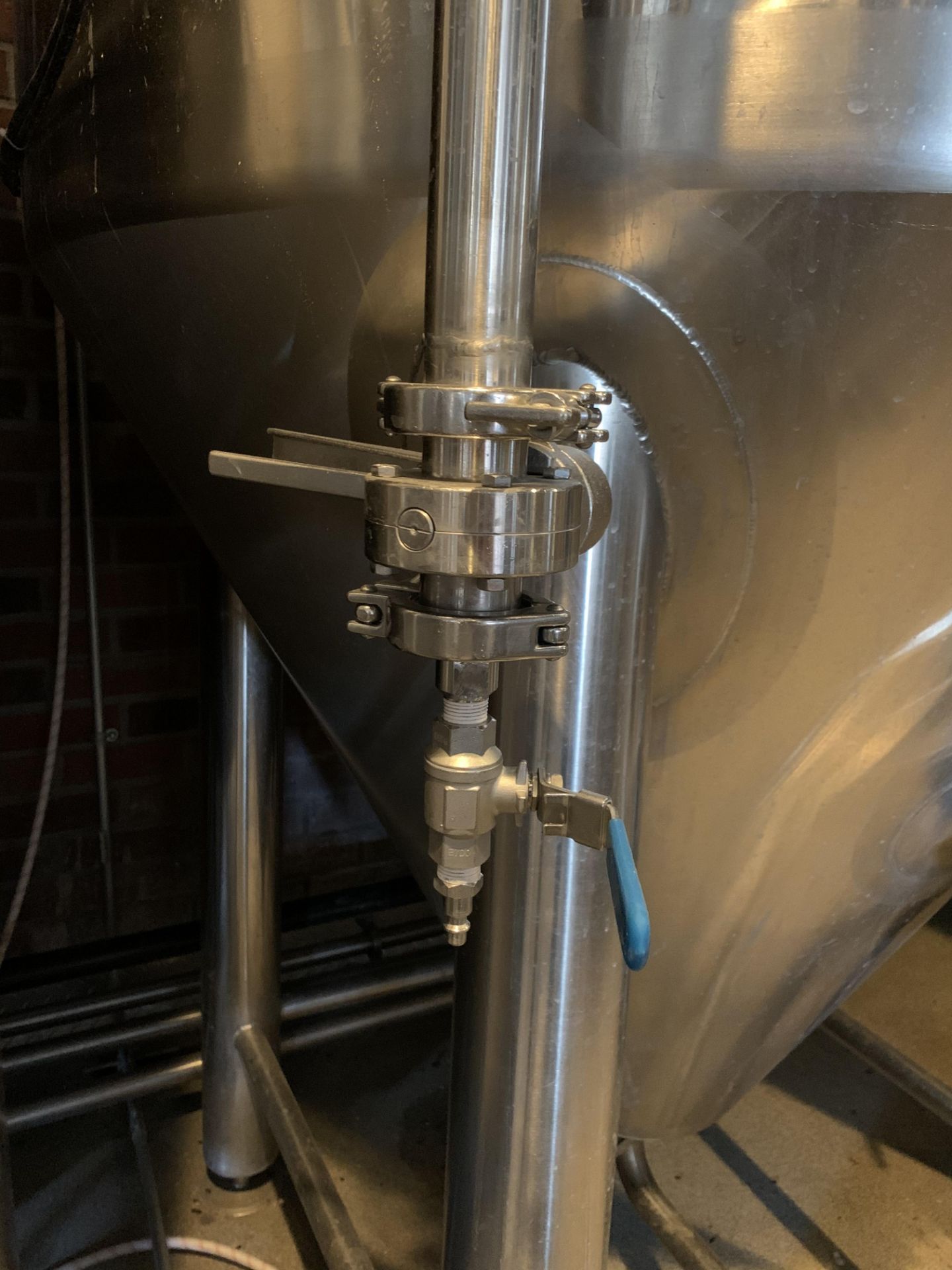 2014 DME 10 BBL Fermenter, Glycol Jacketed, Approx Dims: 54in OD x 1 - Subj to Bulk | Rig Fee: $800 - Image 2 of 10