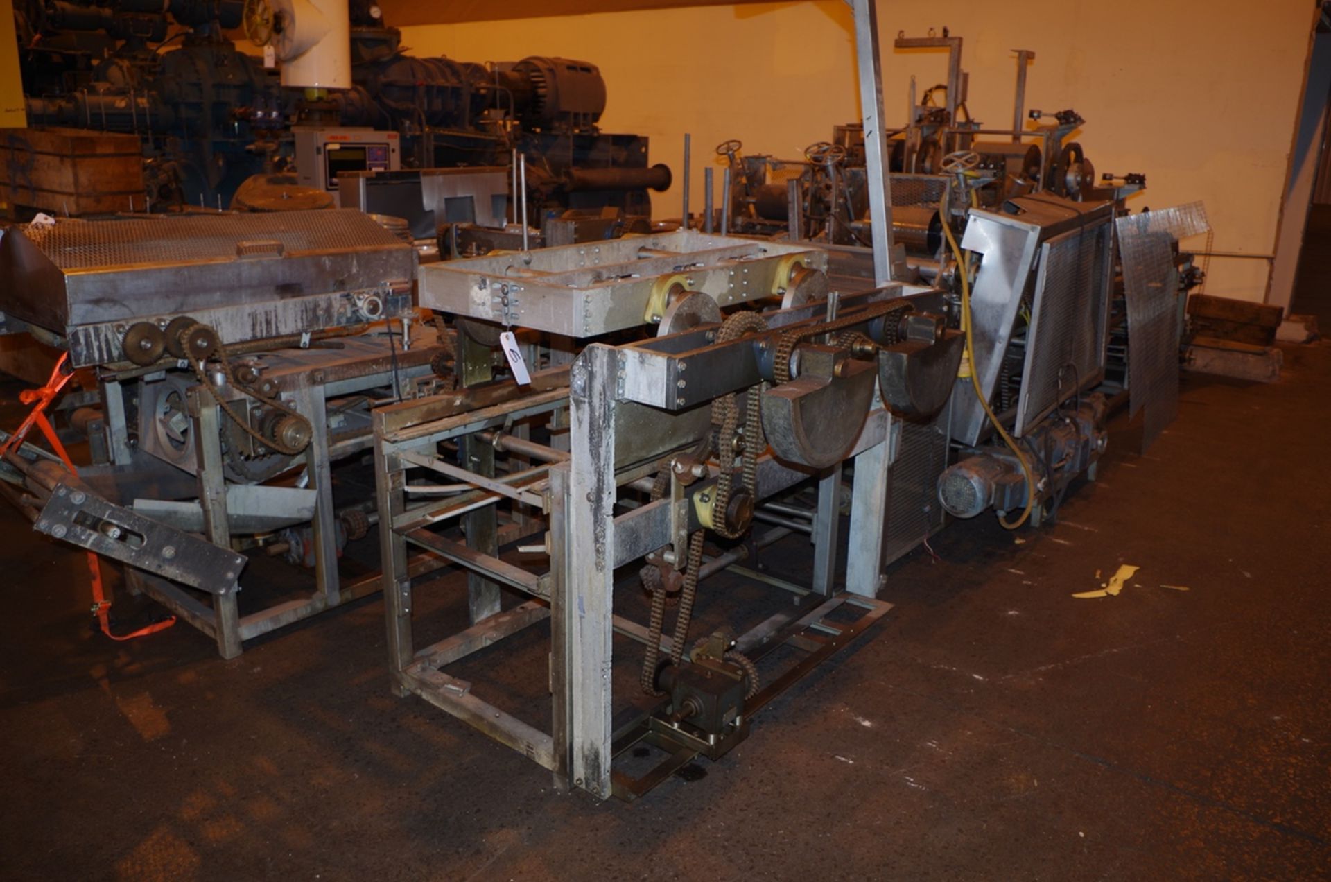 Straight Line Pie Filler, with 9" and 7" Round Plates, with drives and chains | Rig Fee: $300 - Image 2 of 3