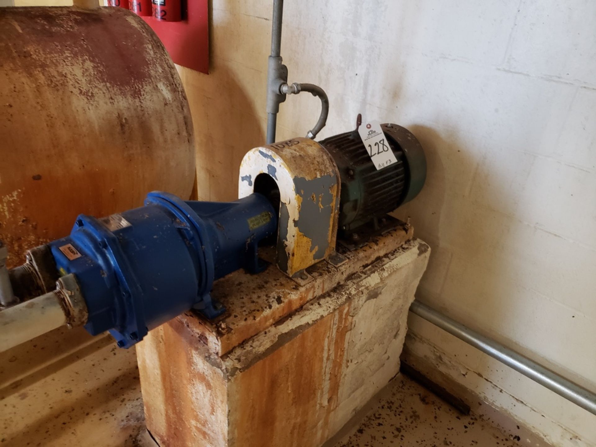 Nash Vacuum Pump, M# AHC130/2 | Rig Fee: $200