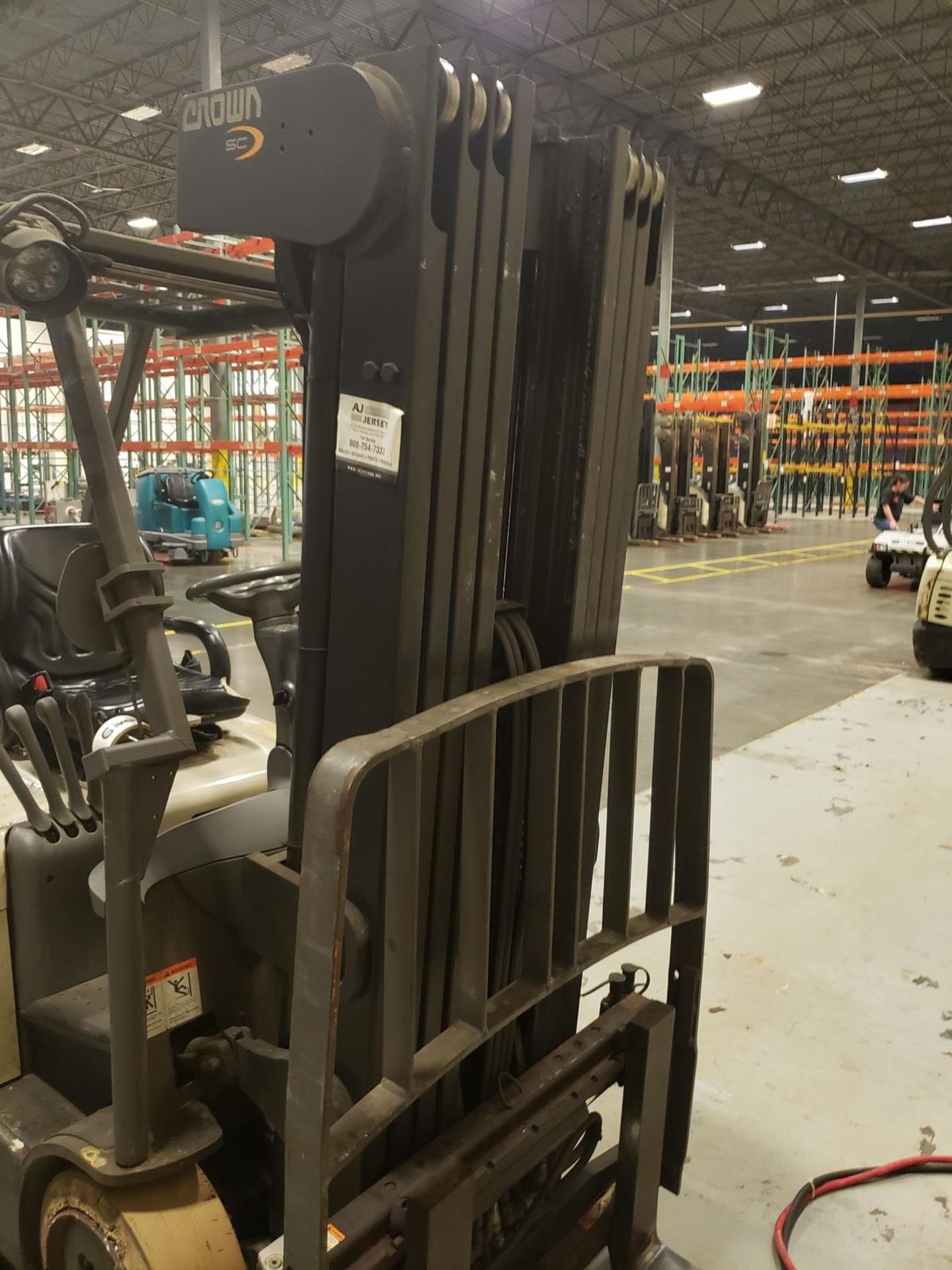 Crown Electric Three-Wheel Fork Lift, M# SC4520-35, S/N 9A161522, 36 Volt - Loc: NJ | Rig Fee: $75 - Image 3 of 3