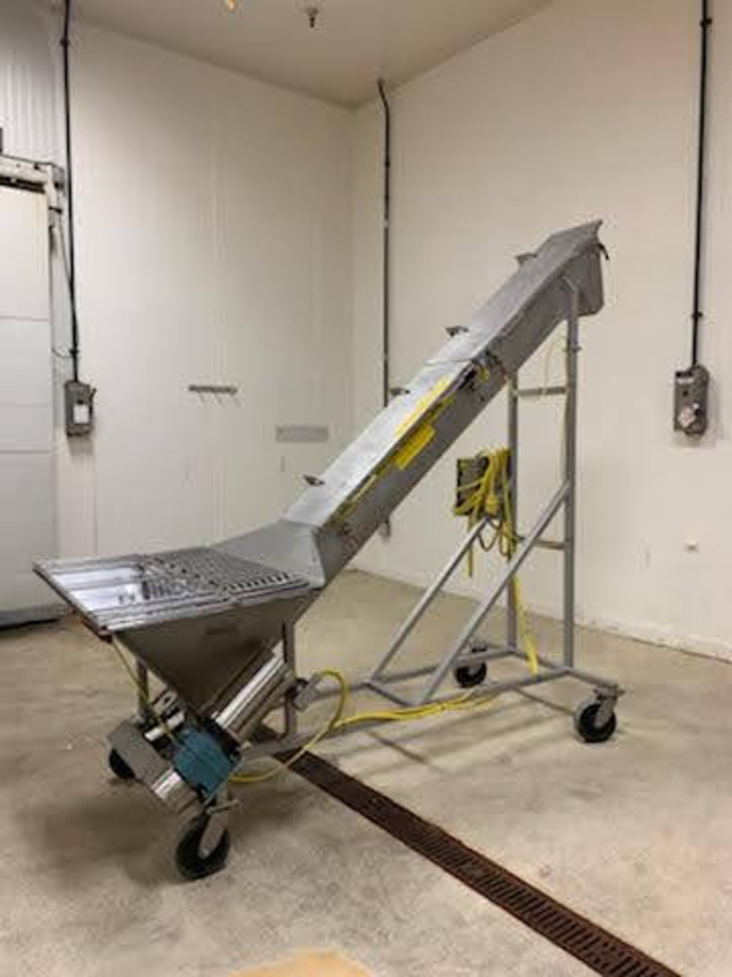 Stainless Steel Hopper / Incline Auger Conveyor, 7' Floor to Bottom Of Dis - Loc: NJ | Rig Fee: $125