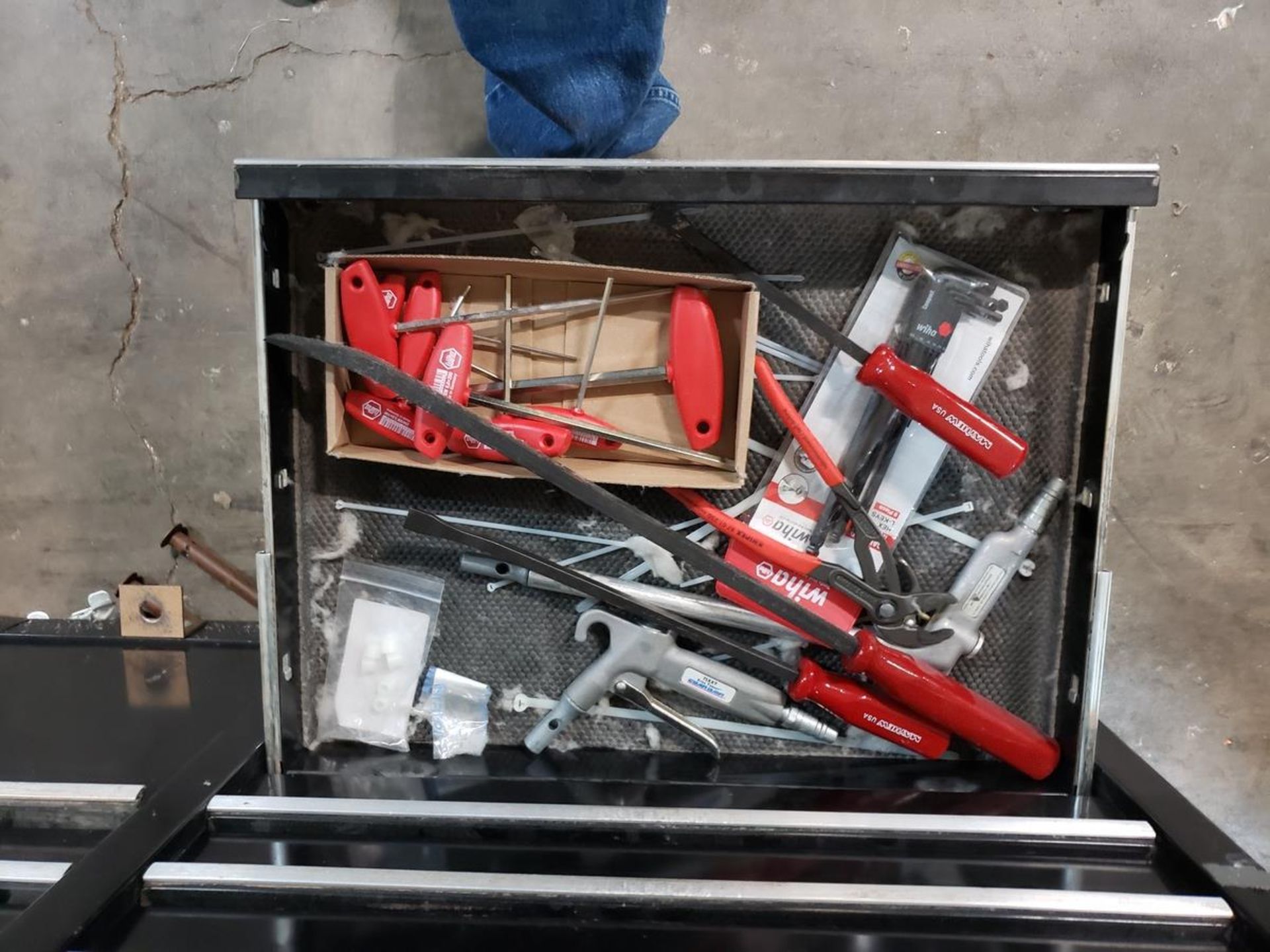 Craftsman Top & Bottom Tool Chests, W/ Contents, (See Additional Pictures) Rig Fee: $50 - Image 9 of 10