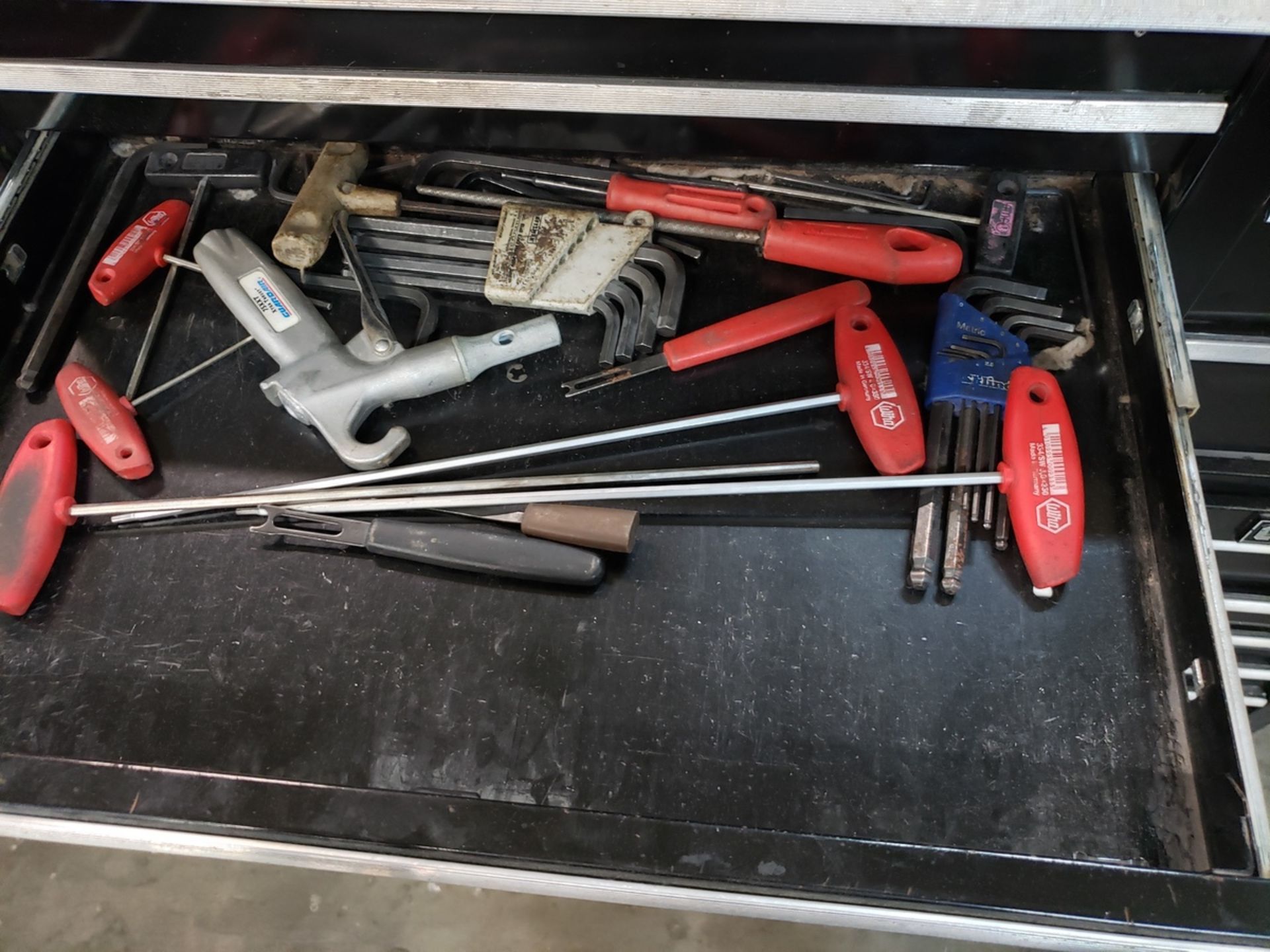 Craftsman Top & Bottom Tool Chests, W/ Contents, (See Additional Pictures) Rig Fee: $50 - Image 4 of 5