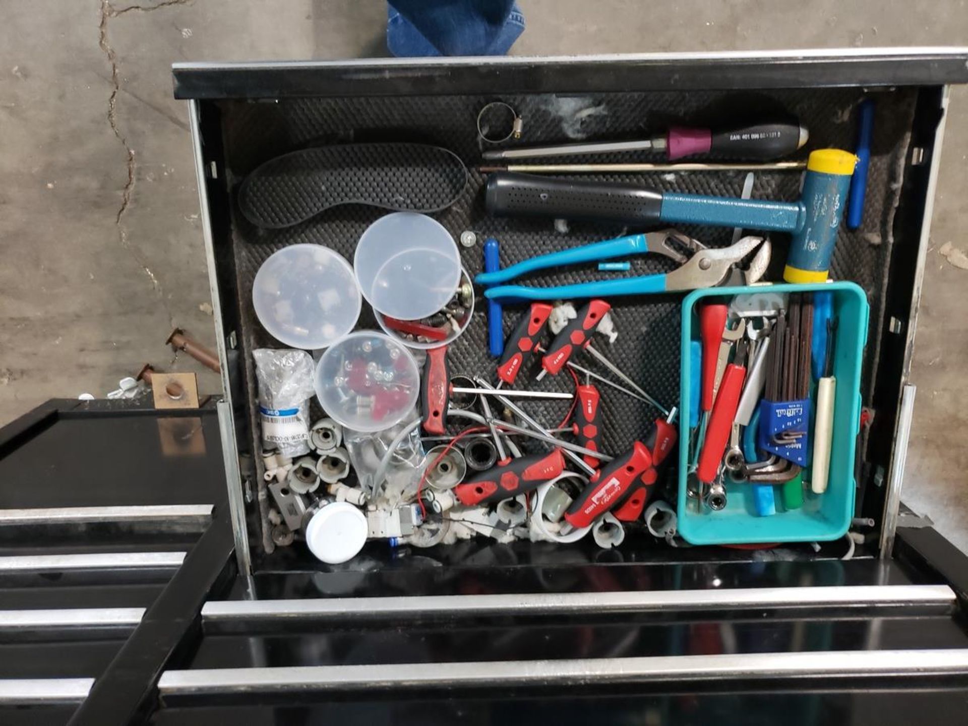 Craftsman Top & Bottom Tool Chests, W/ Contents, (See Additional Pictures) Rig Fee: $50 - Image 6 of 10