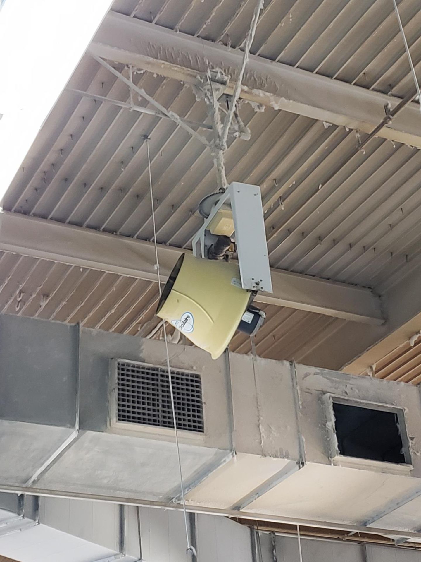 Luwa Circulaire Fan, Dust Prevention Ceiling Fan Rig Fee: $125