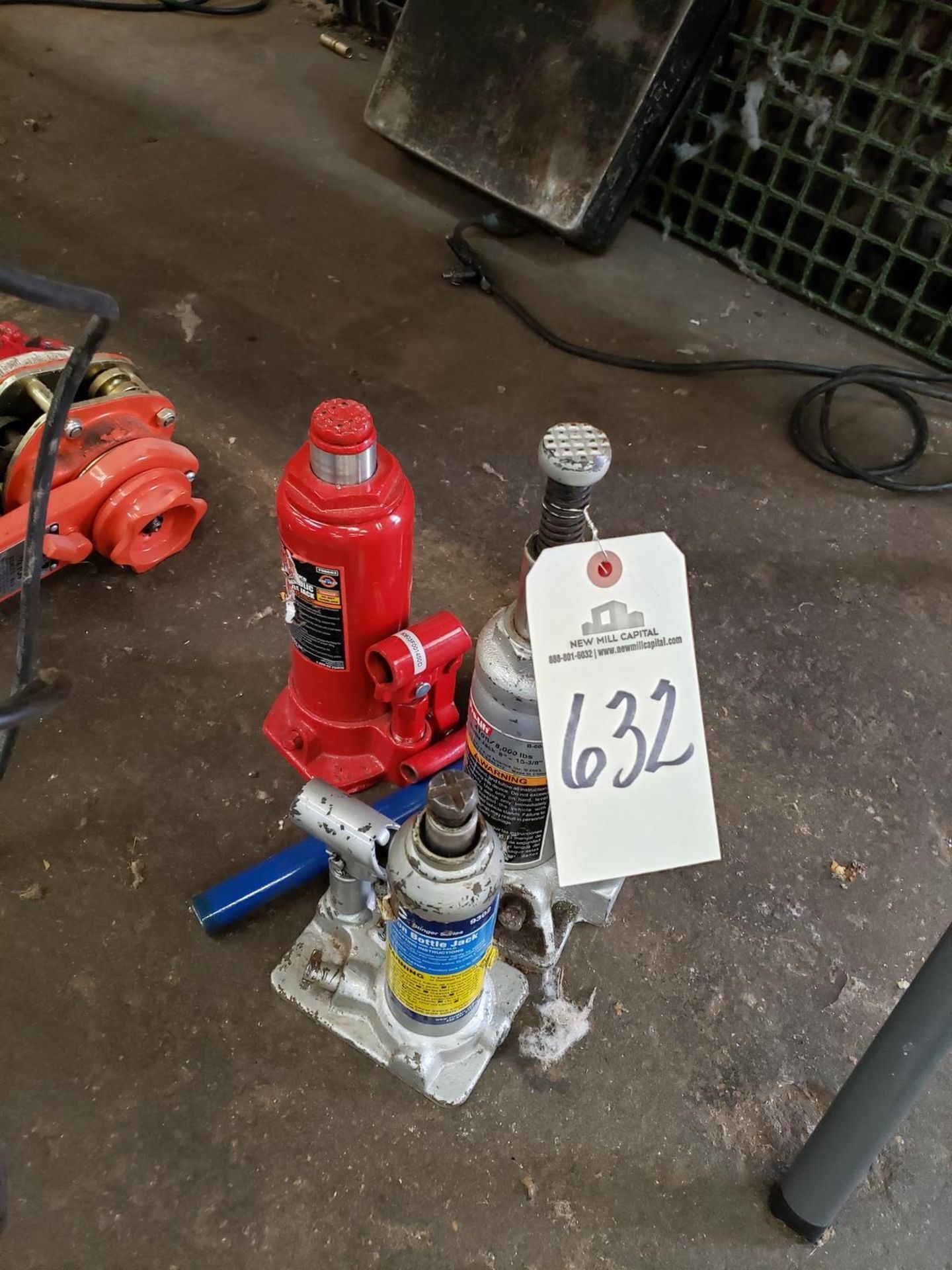 Lot of (3) Hydraulic Jacks Rig Fee: $10