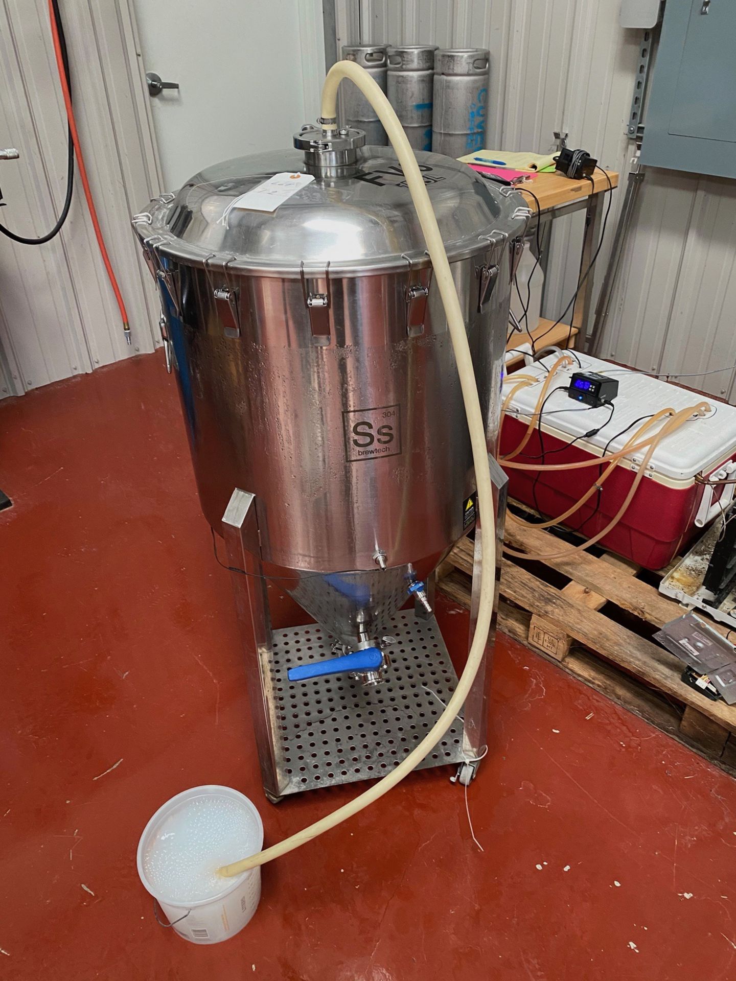 2016 SS Brewtech 1 BBL Fermenter - Subj to Bulk | Rig Fee: 100