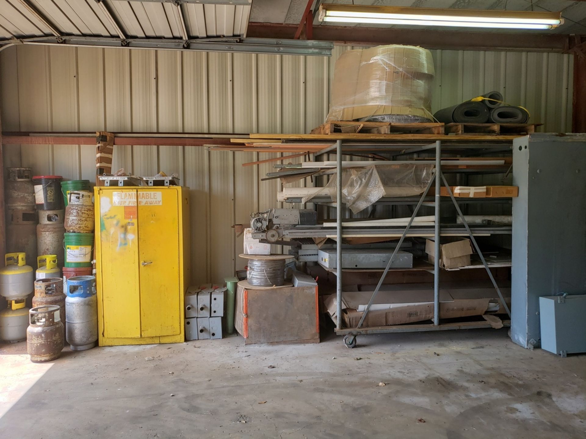 Contents of Outside Storage Shed | Rig Fee: $350 - Image 2 of 5