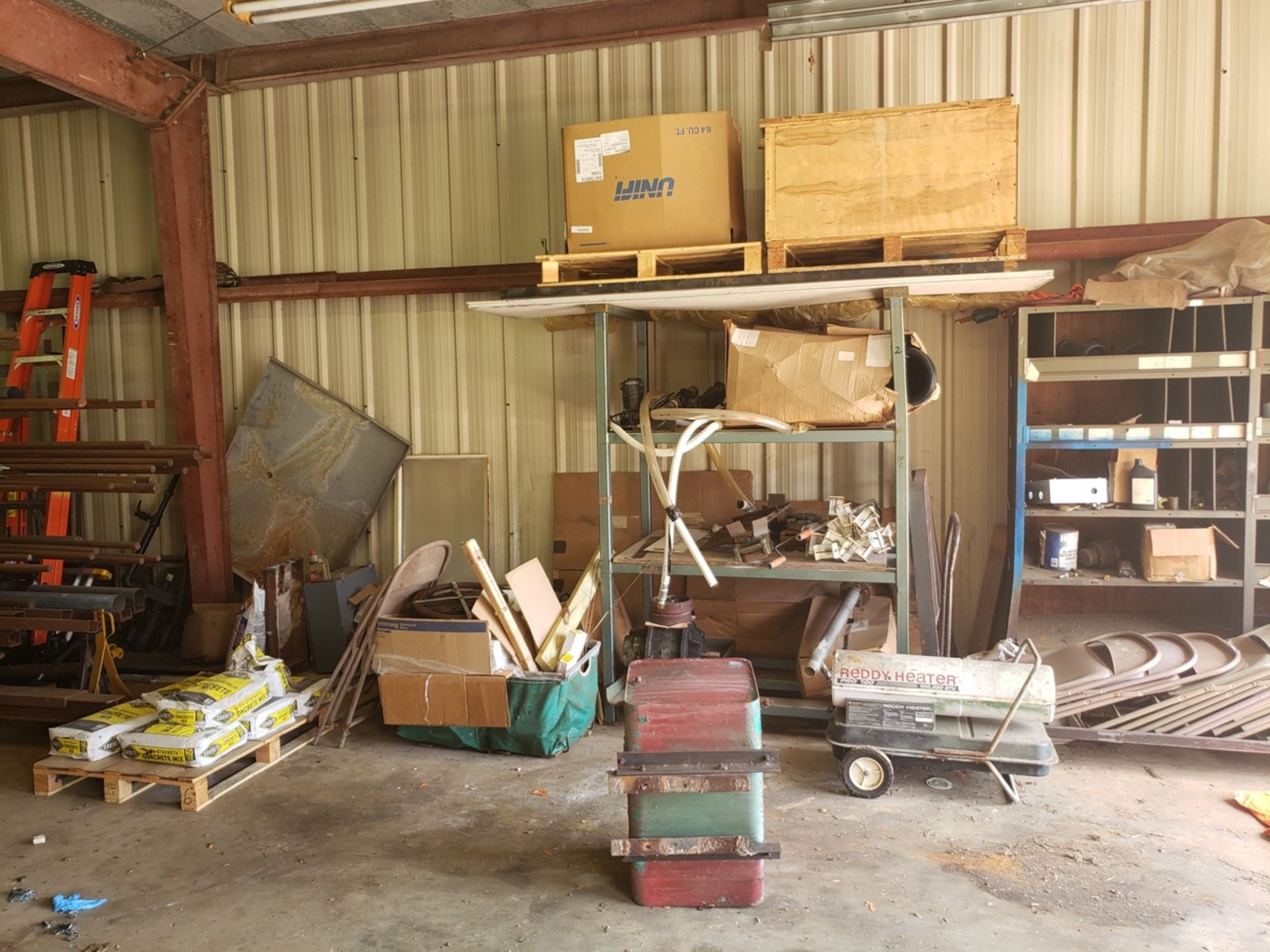 Contents of Outside Storage Shed | Rig Fee: $350 - Image 4 of 5