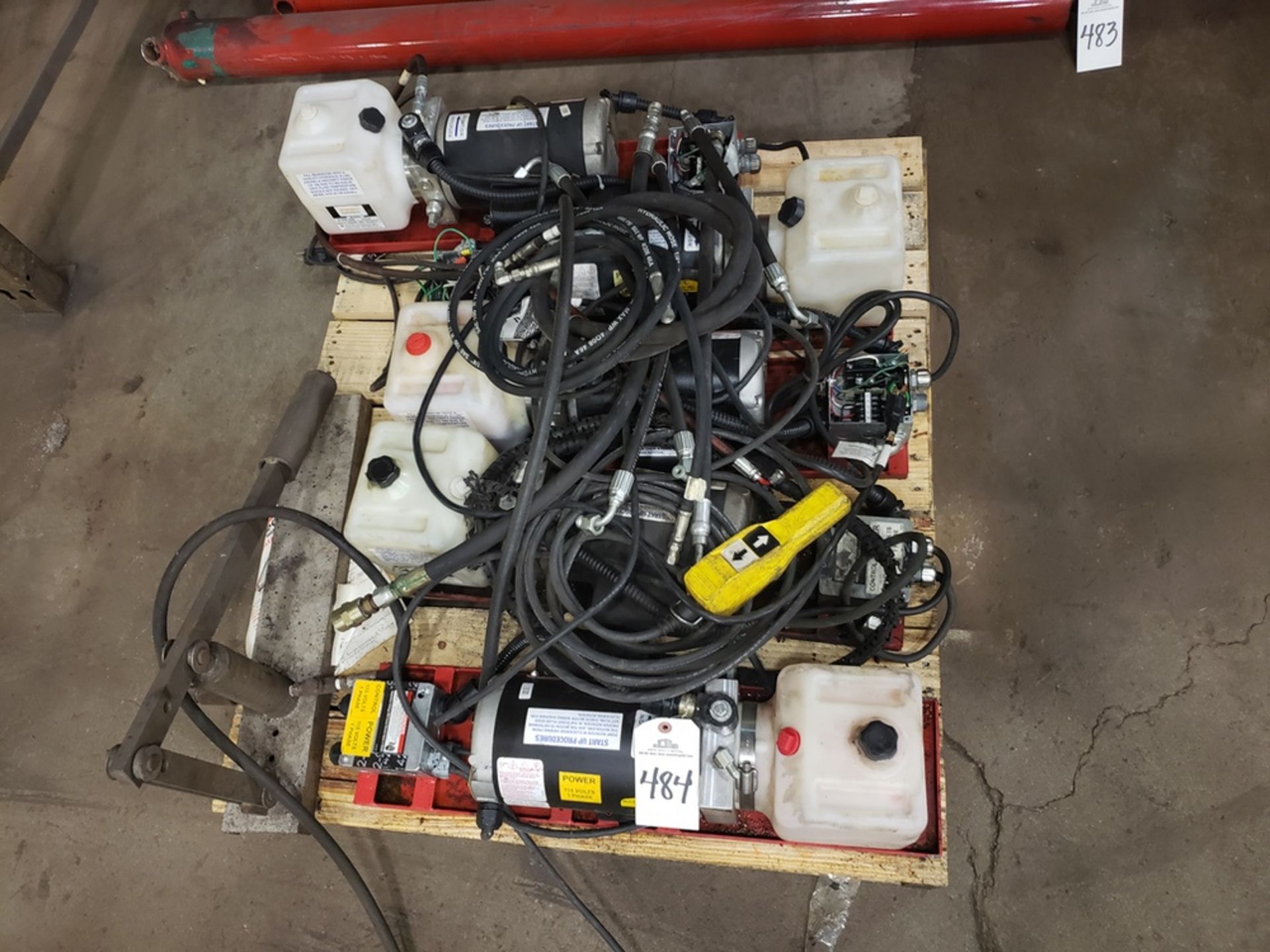 Lot of Hydraulic Pumps | Rig Fee: $35